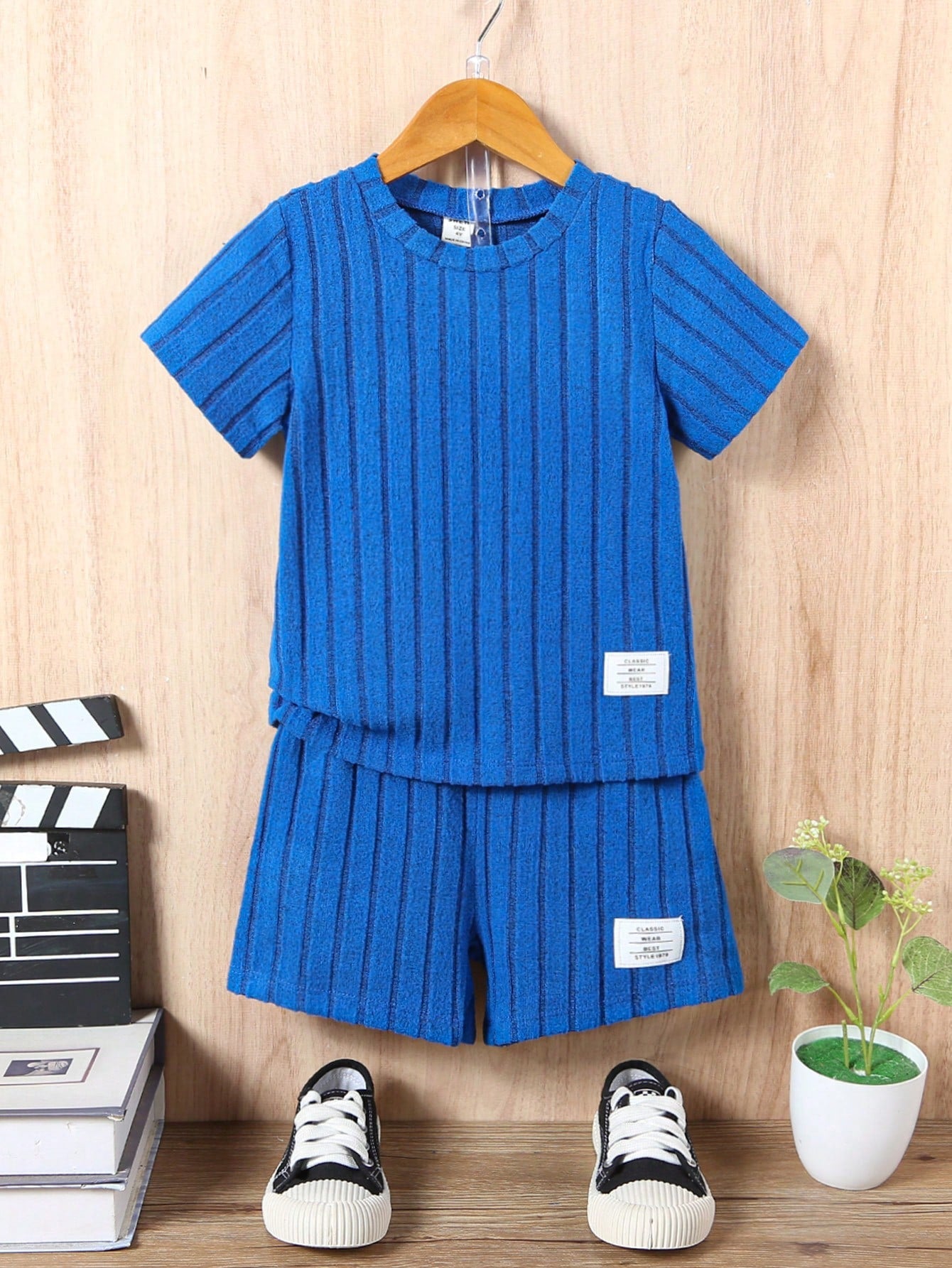 Young Boy Letter Patched Detail Tee & Shorts Set