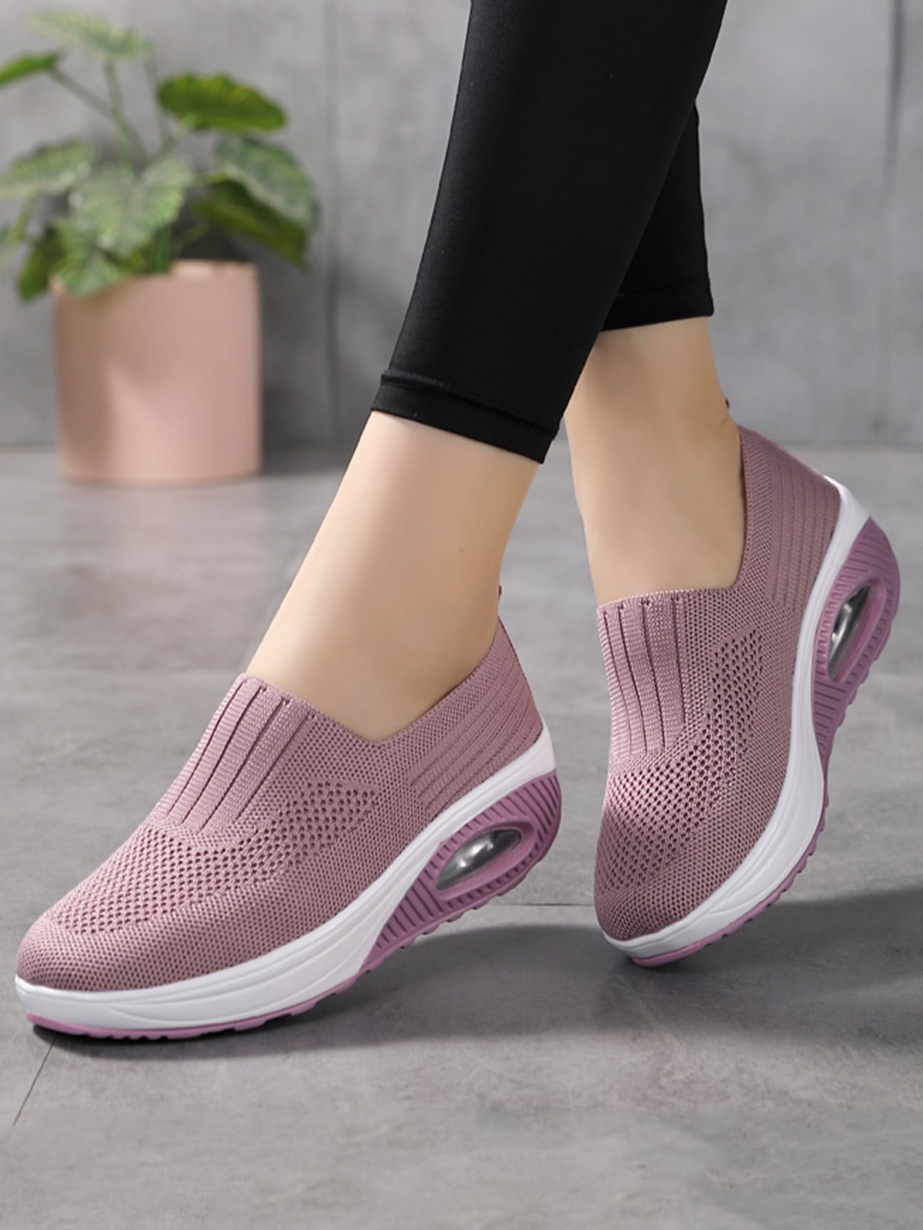 Women's sports shoes with sloping heels and thick soles for outdoor comfort, breathability, fashion, and anti slip elderly shoes