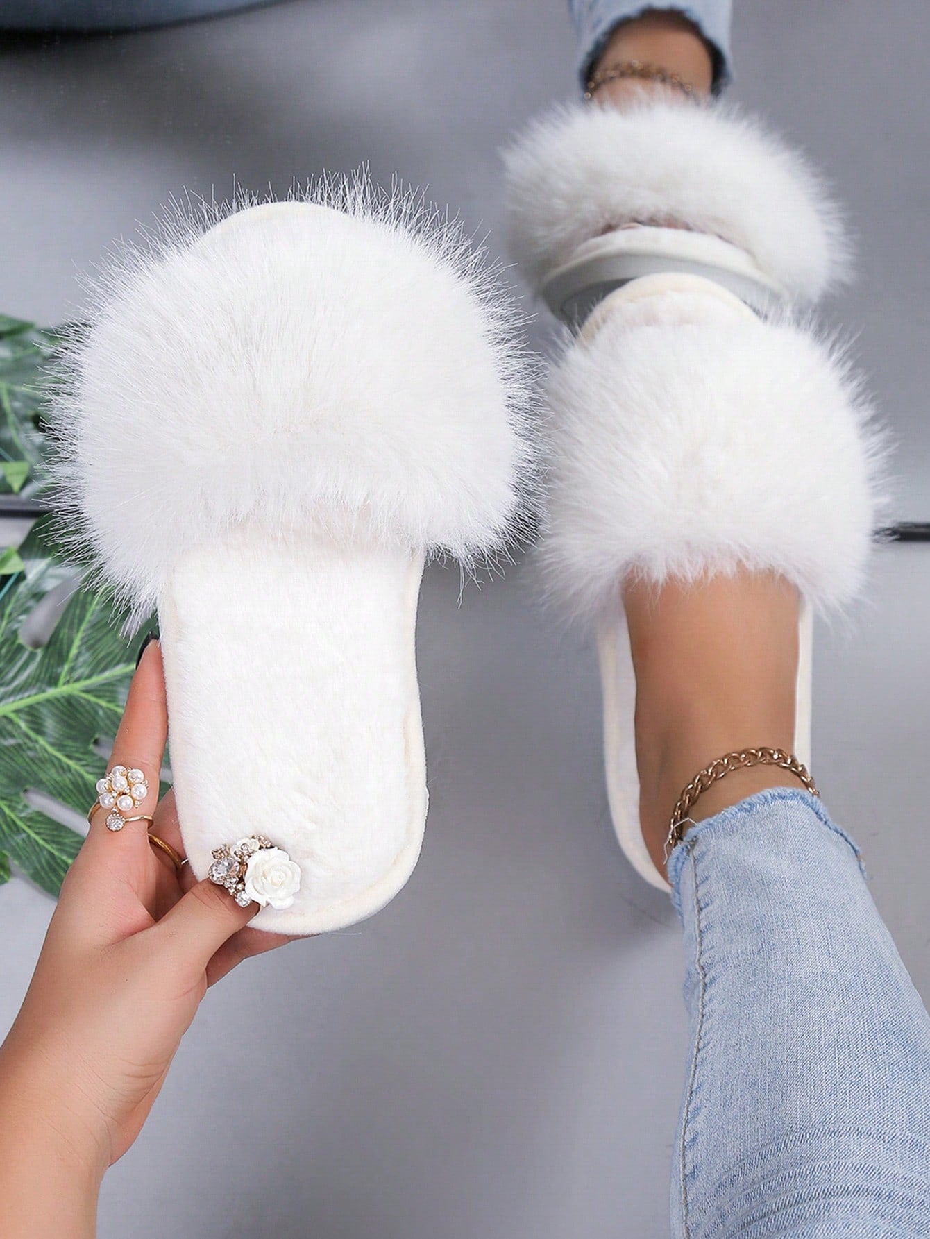 Women Single Band Fluffy Home Slippers, Fashion Black Bedroom Slippers