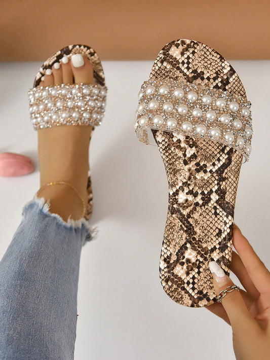 Women Comfortable Snakeskin Embossed Rhinestone & Faux Pearl Decor Flat Sandals, Fashion Summer Glass Slide Sandals