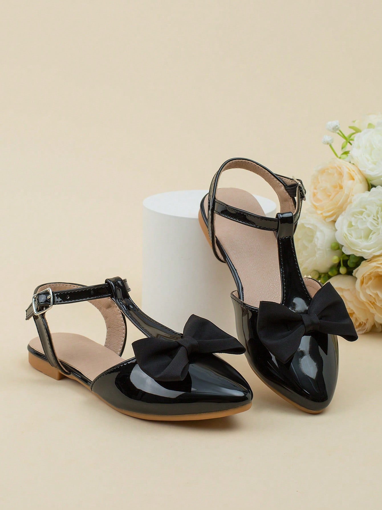 Fashionable Flat Sandals For Parties And Holidays