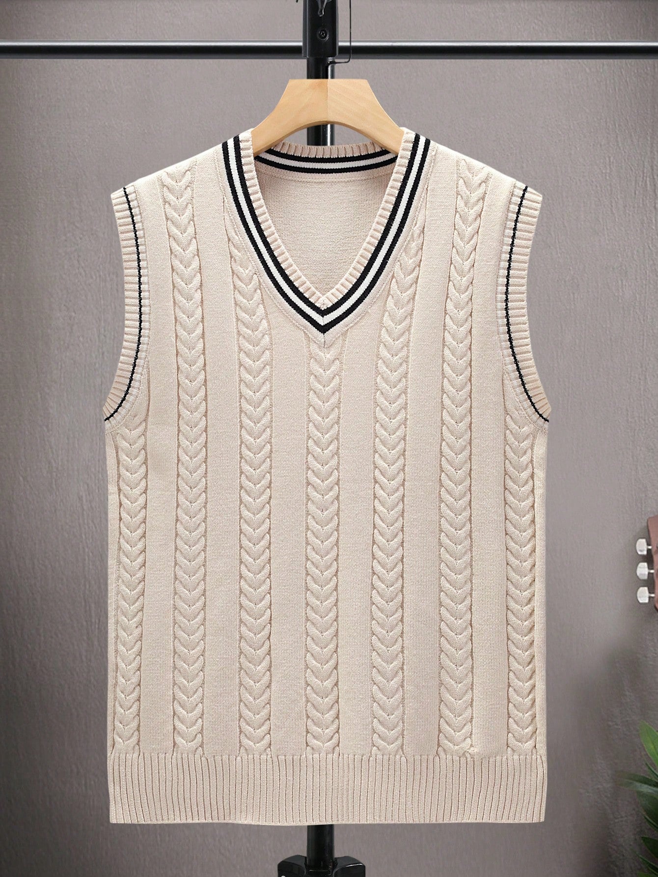 Men Striped Trim Cable Knit Sweater Vest