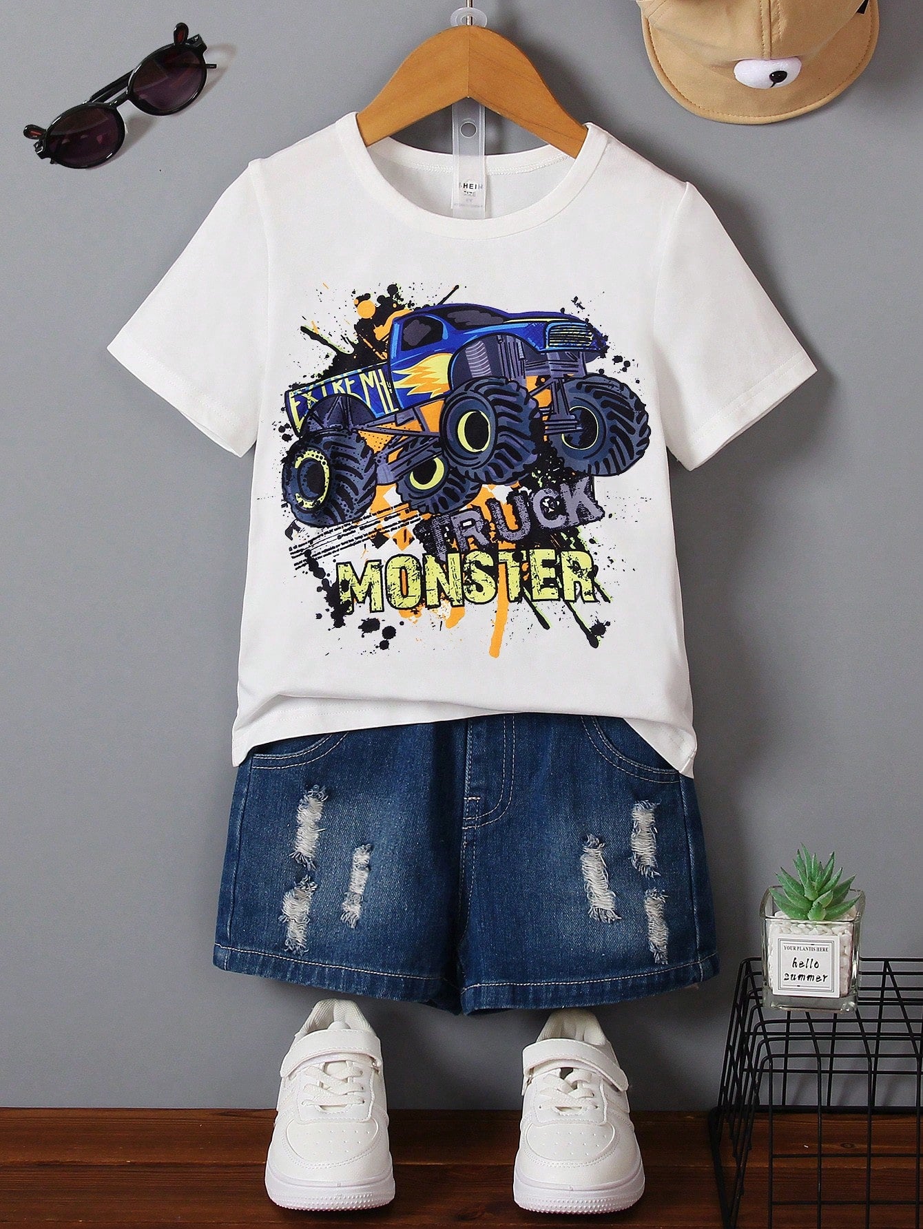 Young Boy's Car & Letter Print T-Shirt