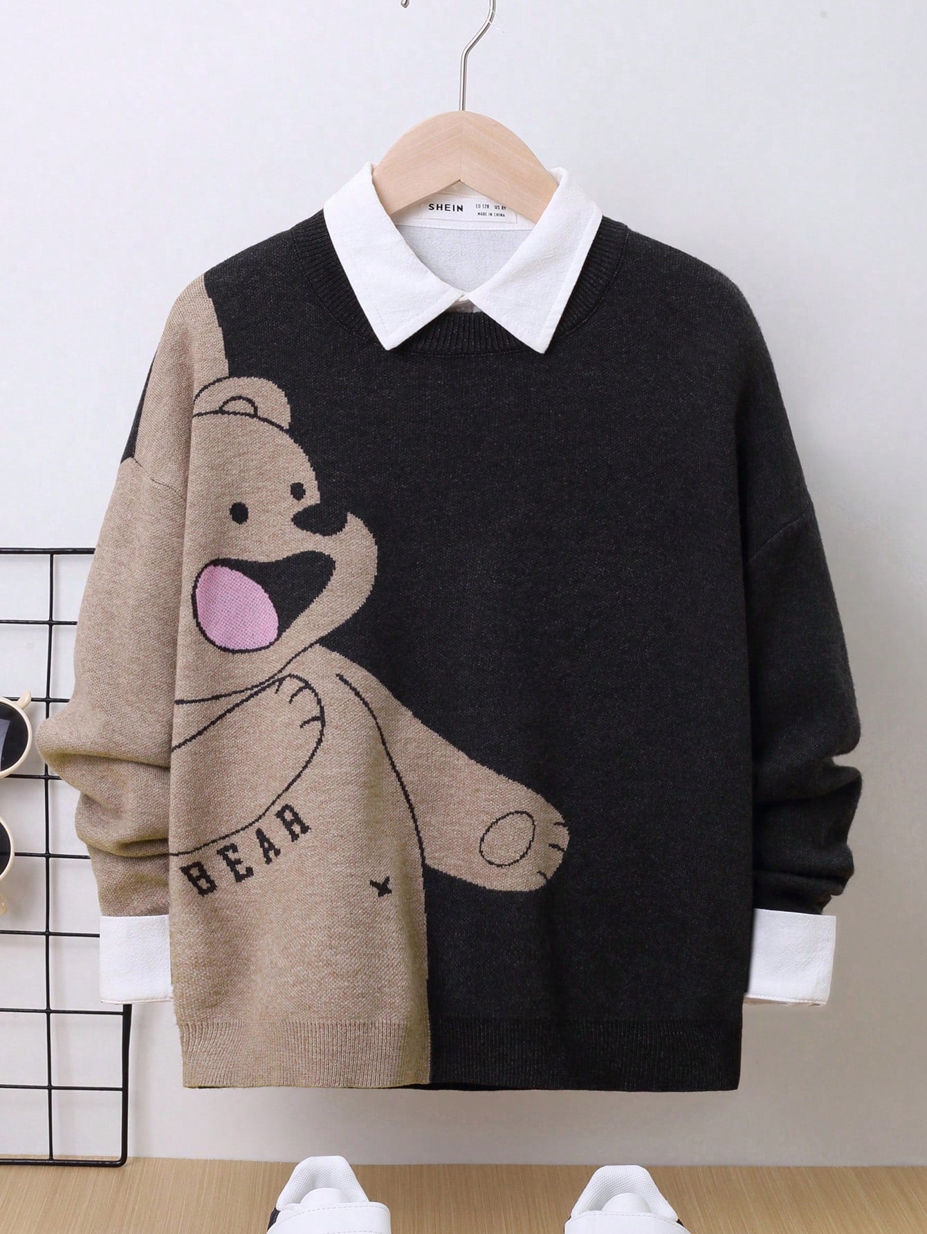 Tween Boy College Style Bear Cartoon Pattern Design Round Neck Pullover Sweater For Autumn And Winter