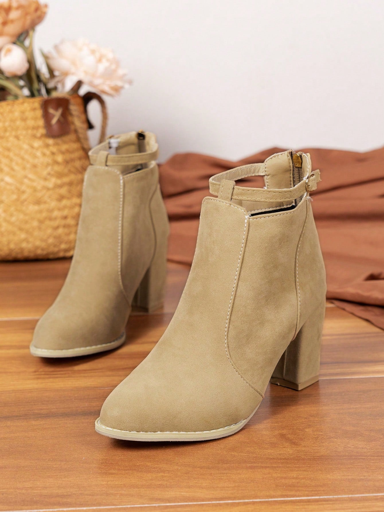 Fashionable Women's Outdoor Spring & Autumn Boots