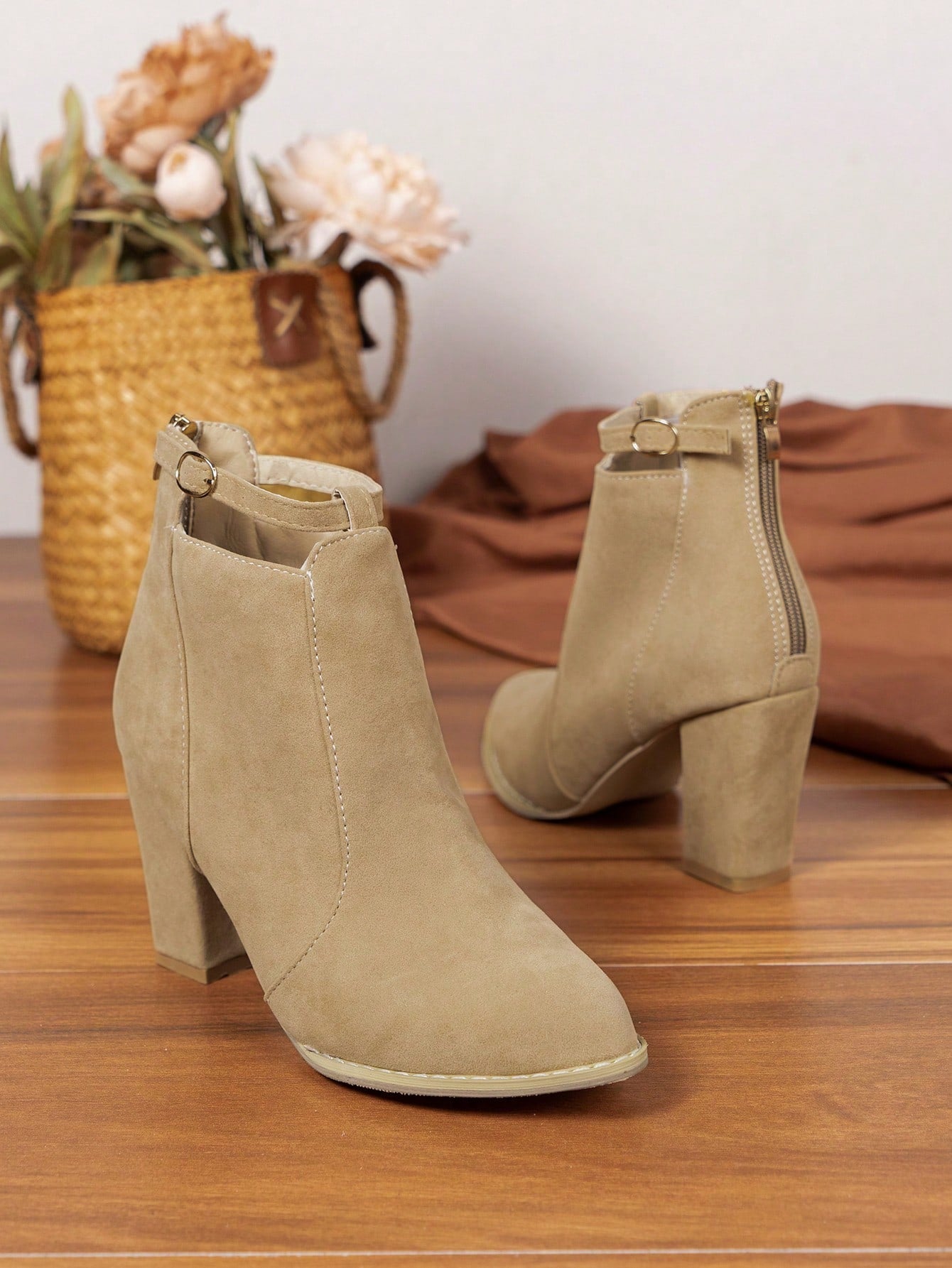 Fashionable Women's Outdoor Spring & Autumn Boots