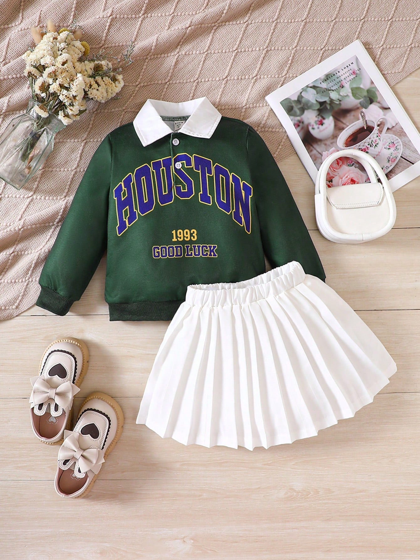 Young Girl Letter Graphic Contrast Collar Sweatshirt & Pleated Skirt