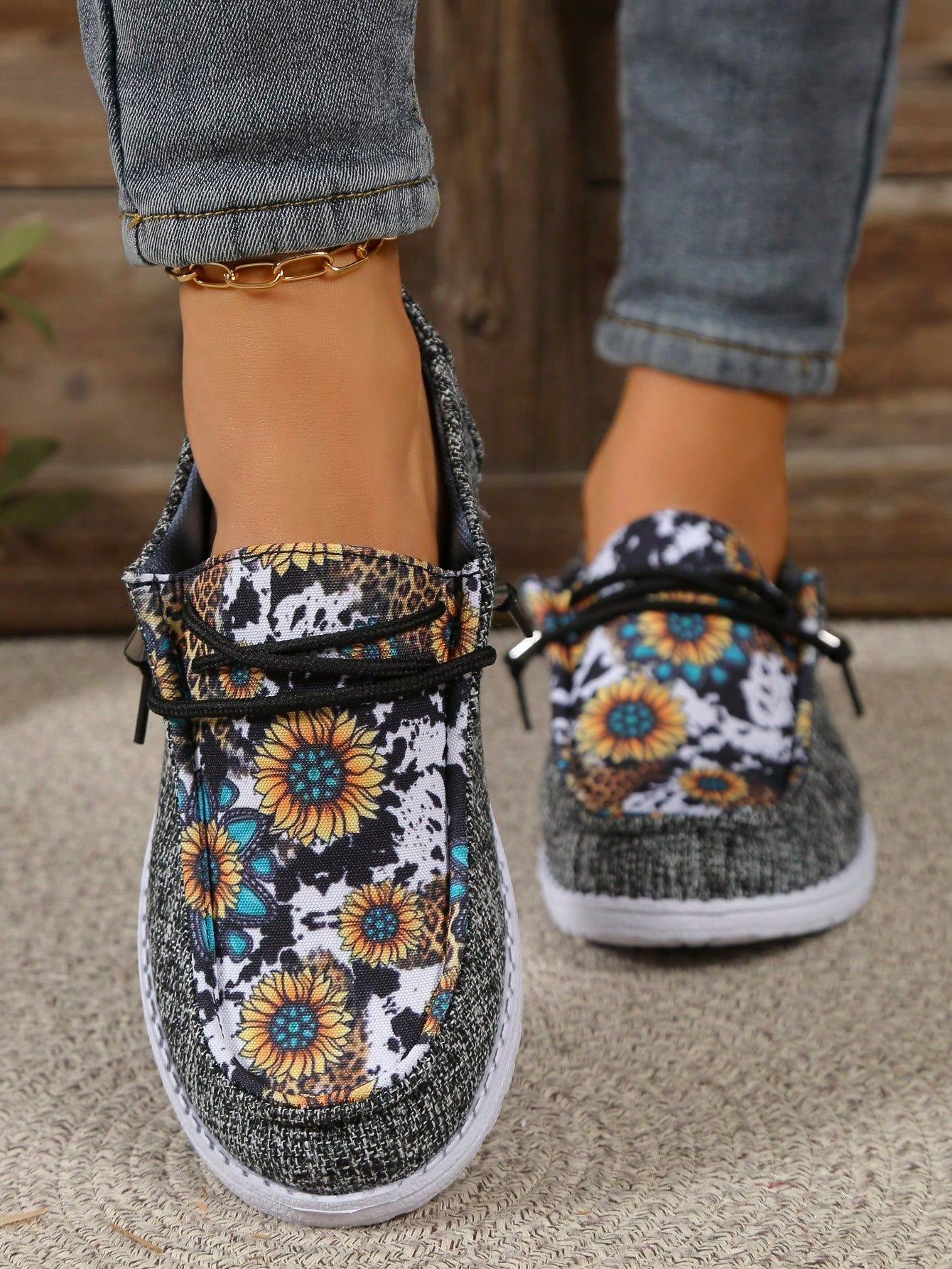 Women Cow Pattern Lace-up Front Shoes, Sporty Outdoor Sneakers