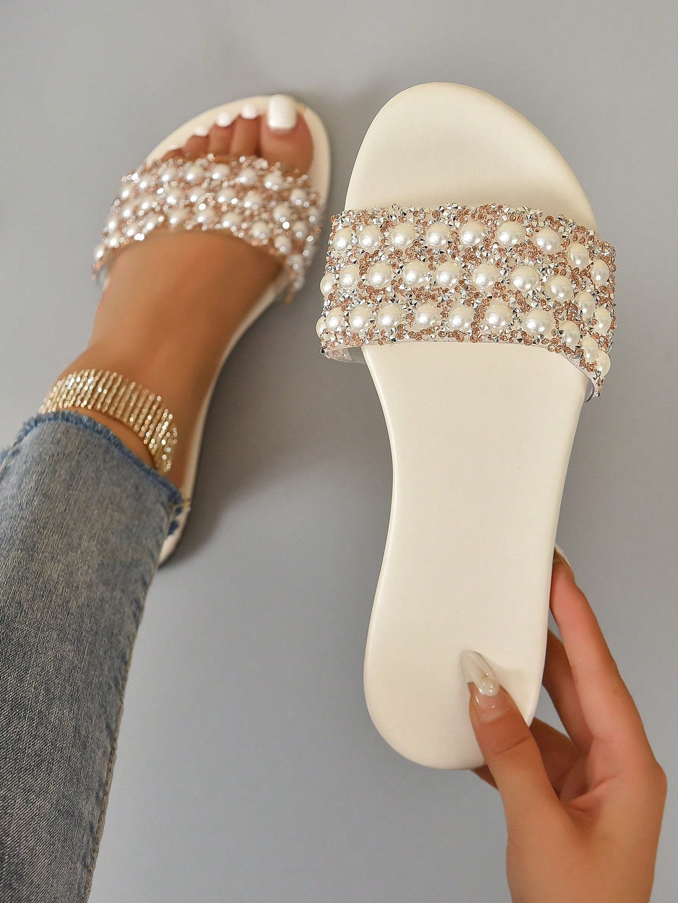 Women Comfortable Snakeskin Embossed Rhinestone & Faux Pearl Decor Flat Sandals, Fashion Summer Glass Slide Sandals