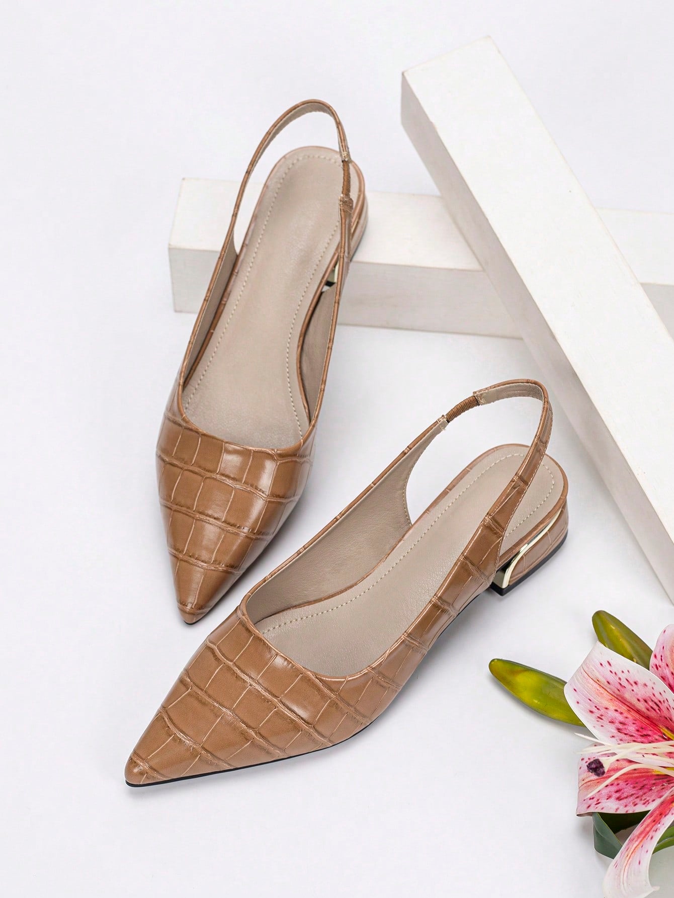 Women's Pointed Toe Flat Back Thick Heel Shoes