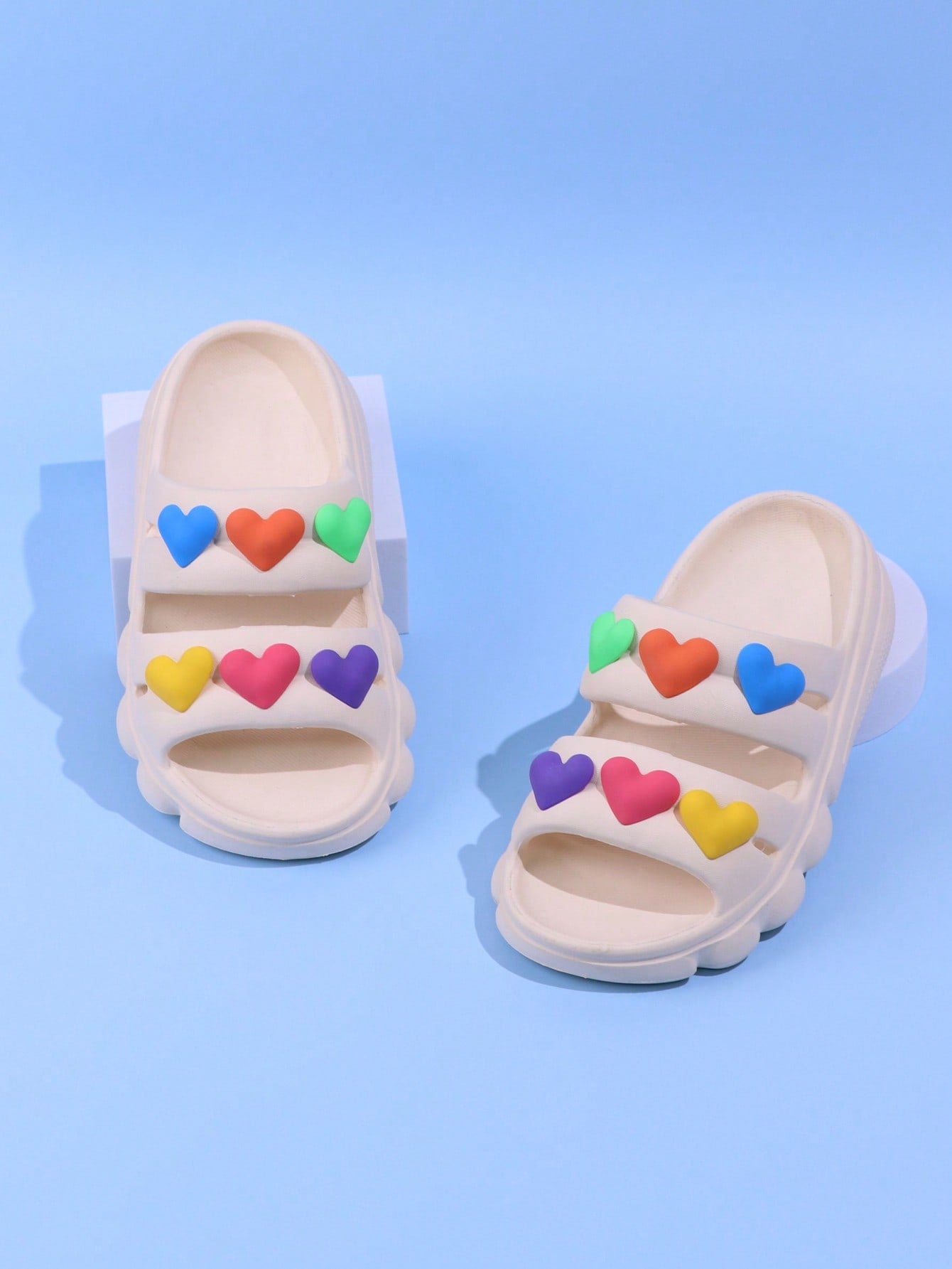 1pair White Lightweight Heart Shaped Fashionable Casual Outdoor Beach Slipper