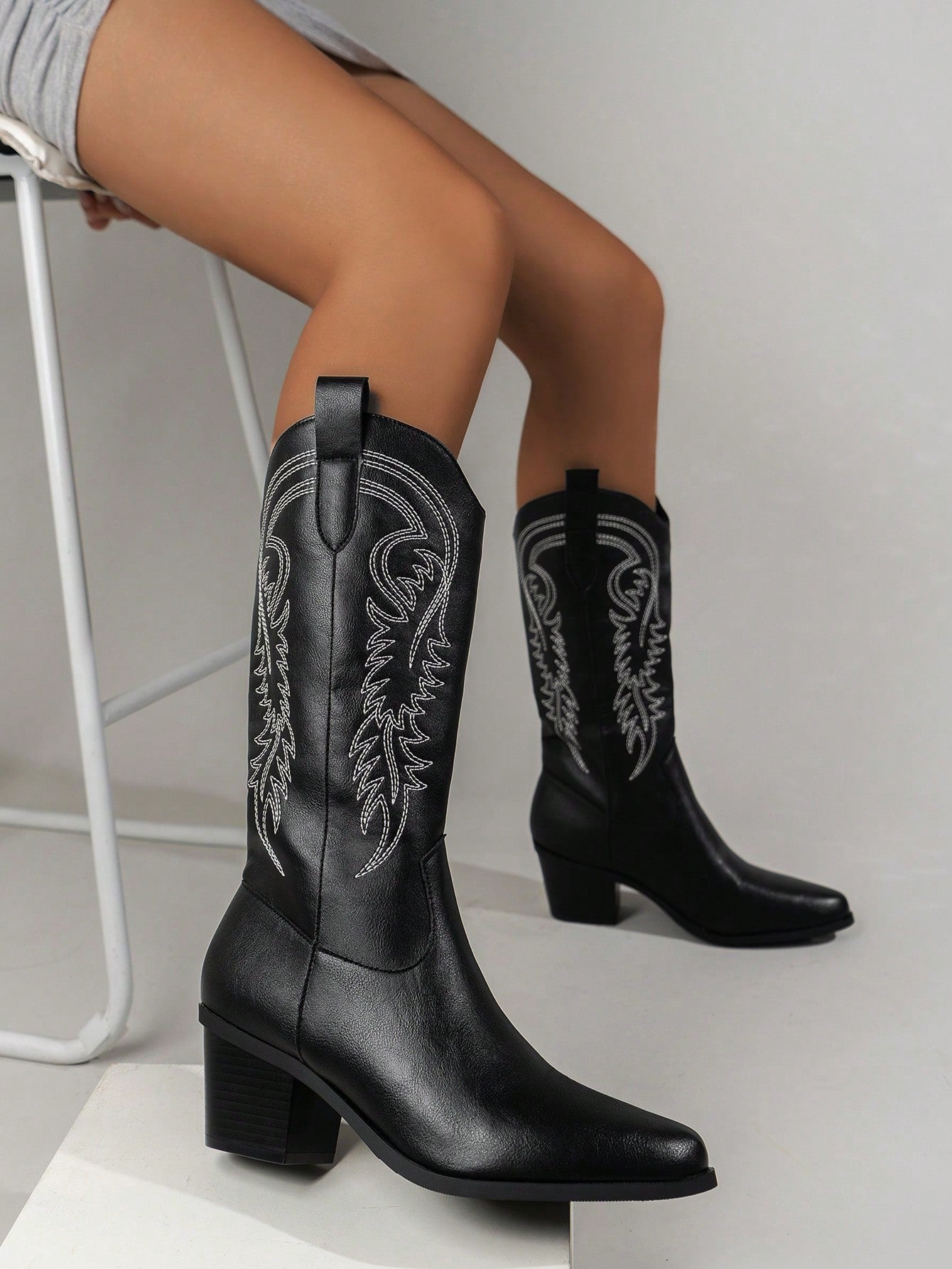 Women's Fashionable Western Boots Cowboy Boots For Outdoor Activities In Autumn And Winter