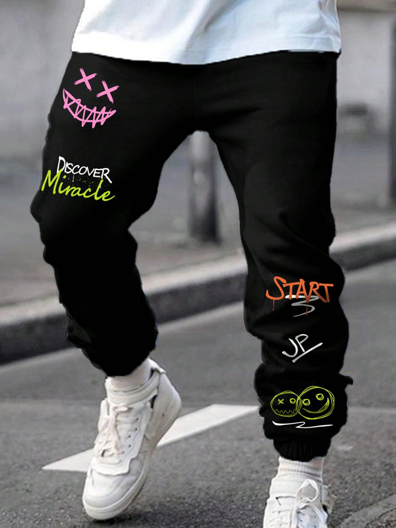 Men Plus Cartoon & Letter Graphic Drawstring Waist Sweatpants