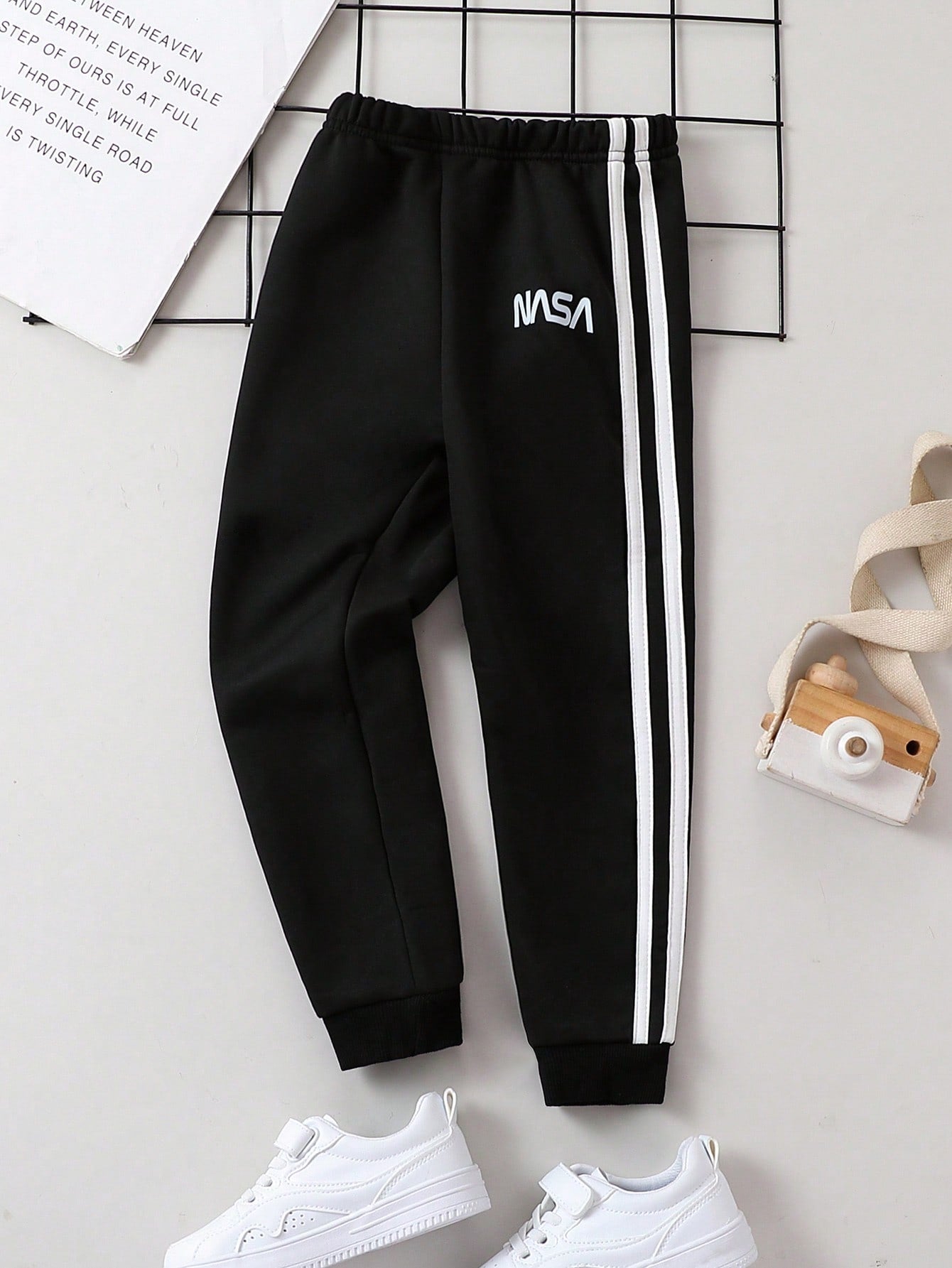 Young Boy Letter Graphic Contrast Tape Sweatpants