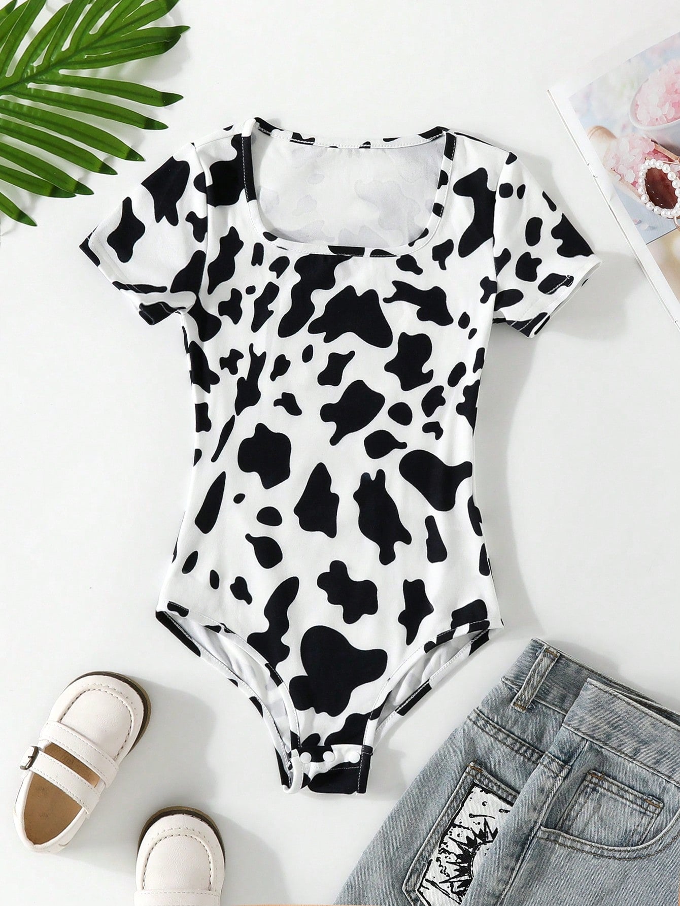 Tween Girl White Cow Printed Casual Cute Style Short Sleeve Bodysuit For Spring & Summer