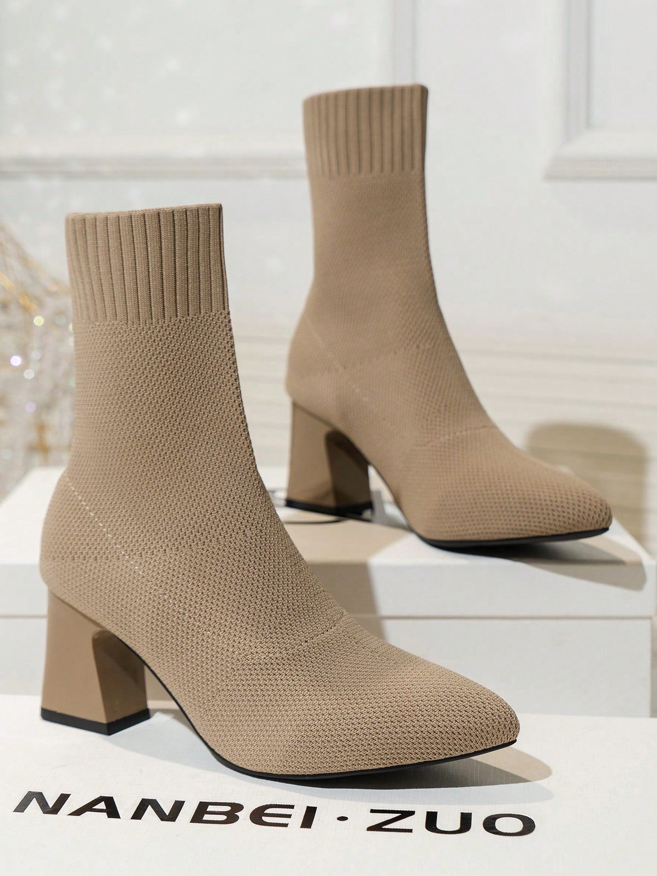 Classic Yet Trendy Elegant Women's Autumn/Winter Apricot Pointed Toe Chunky Heel Boots, Weaving Design, Slip-Resistant Sole, Decorative Elegant Skinny Boots, Fashionable Ladies' Ankle Boots