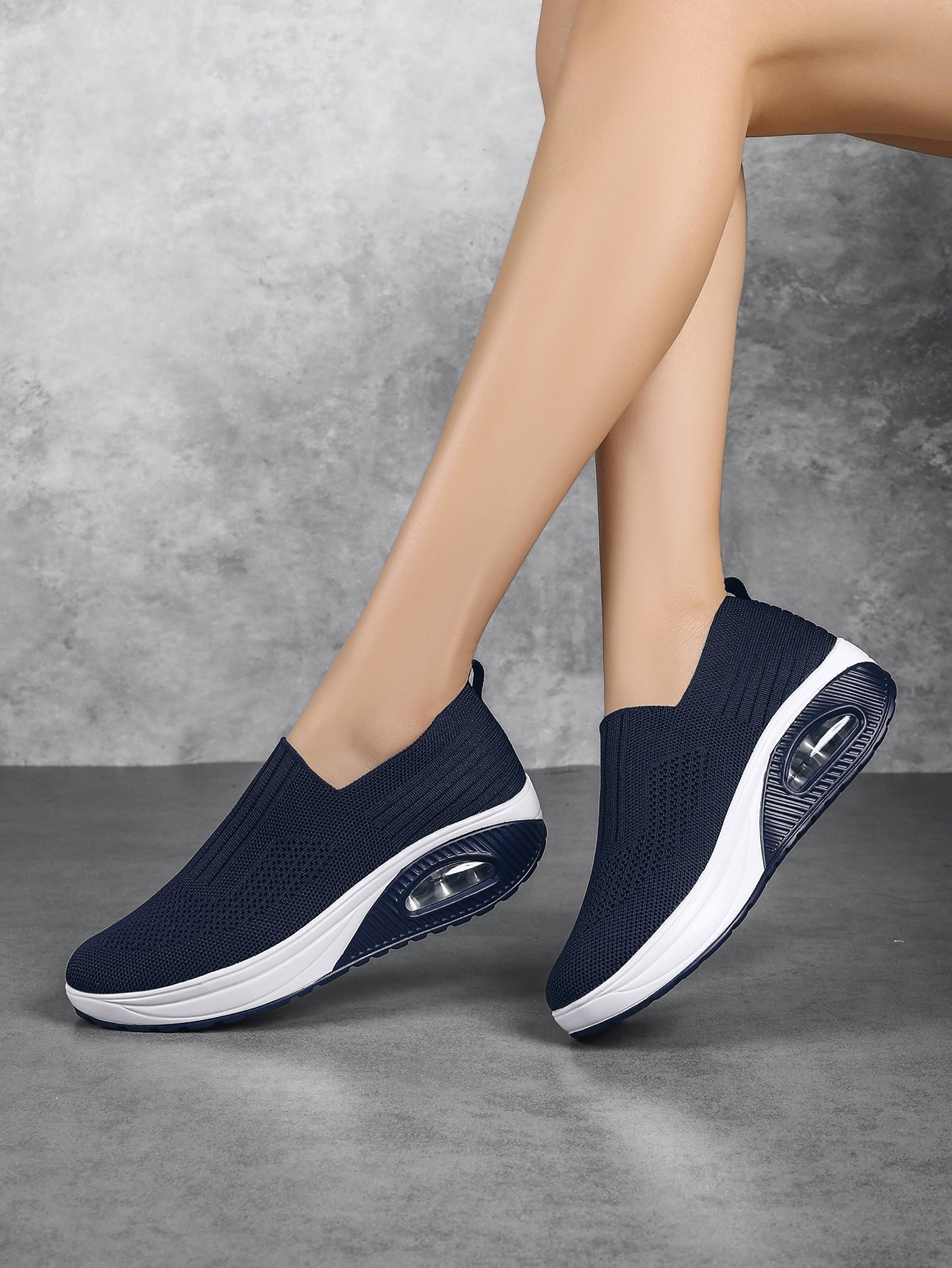 Women's sports shoes with sloping heels and thick soles for outdoor comfort, breathability, fashion, and anti slip elderly shoes