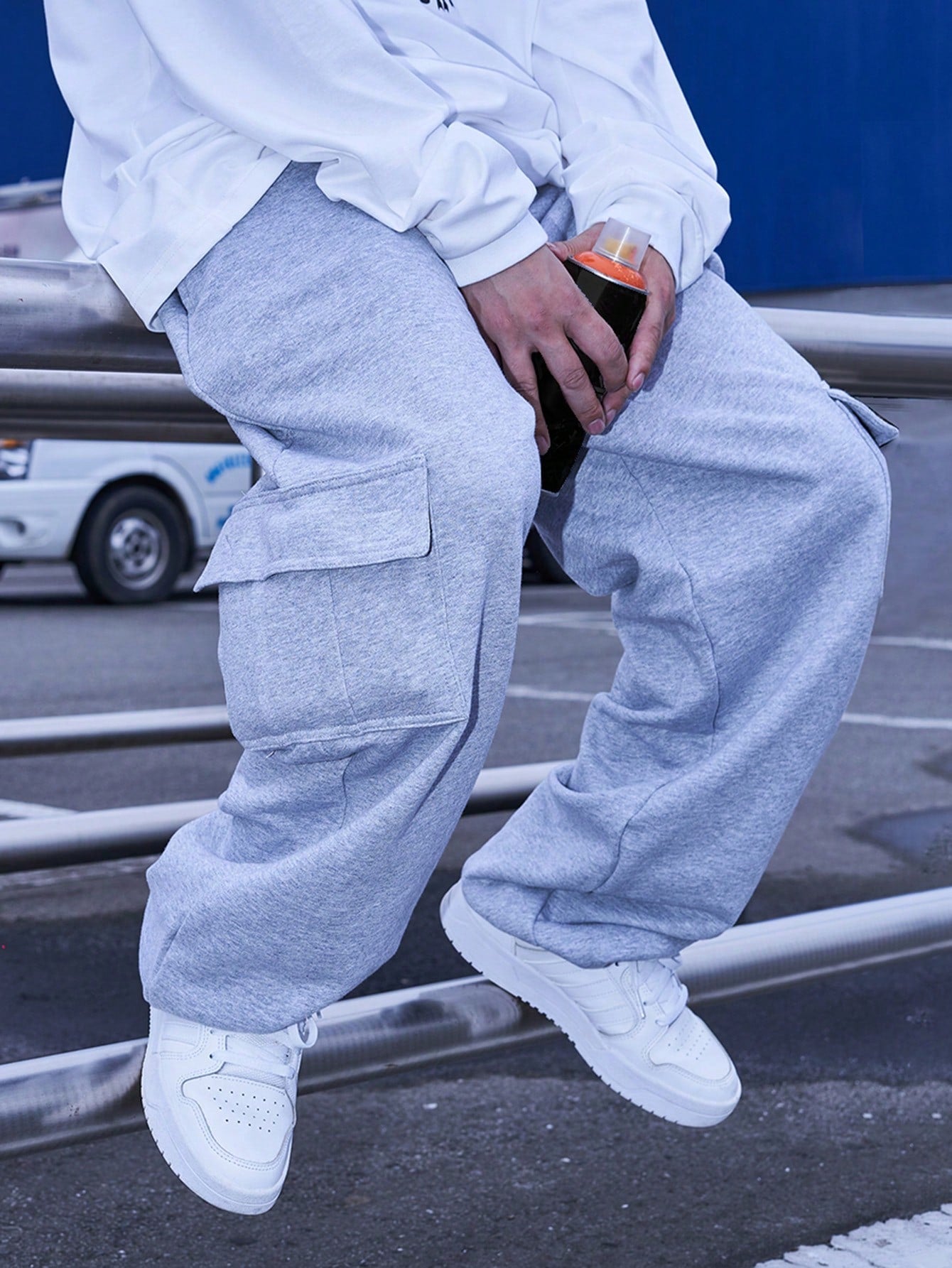 Loose Fit Men's Flap Pocket Side Cargo Sweatpants