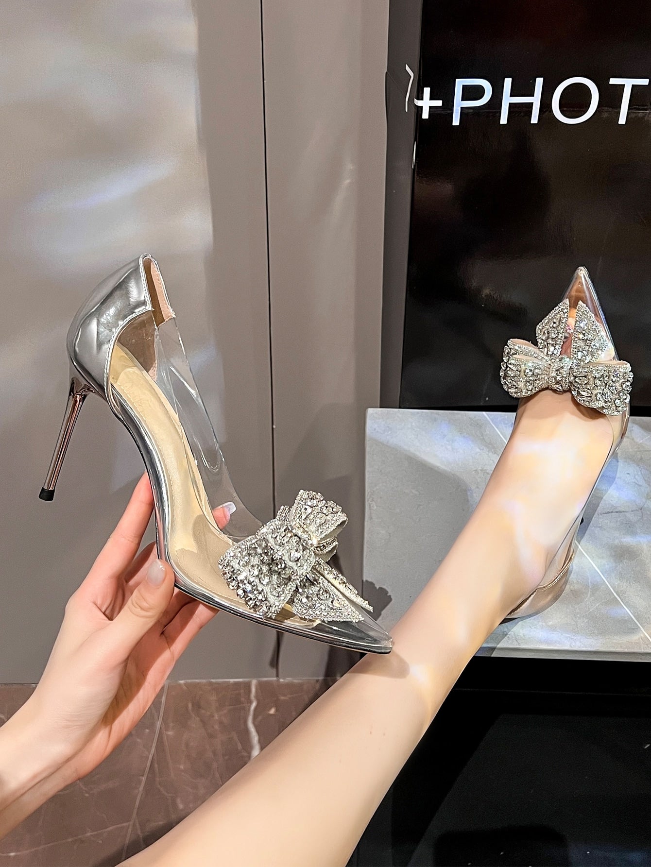 Women's Butterfly Flower Diamond Decoration High Heels, Pointed Toe, Thin Heel, Fashionable Champagne Color Shoes