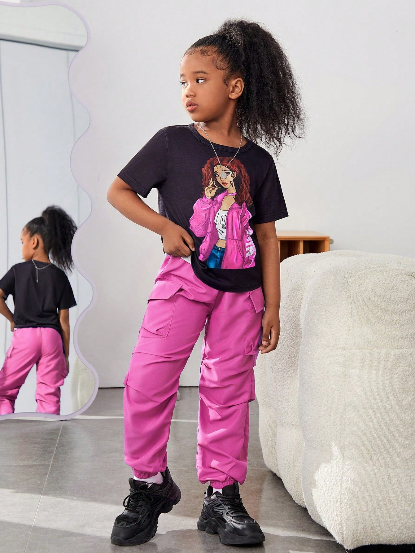 Tween Girl Figure Graphic Tee & Flap Pocket Pants