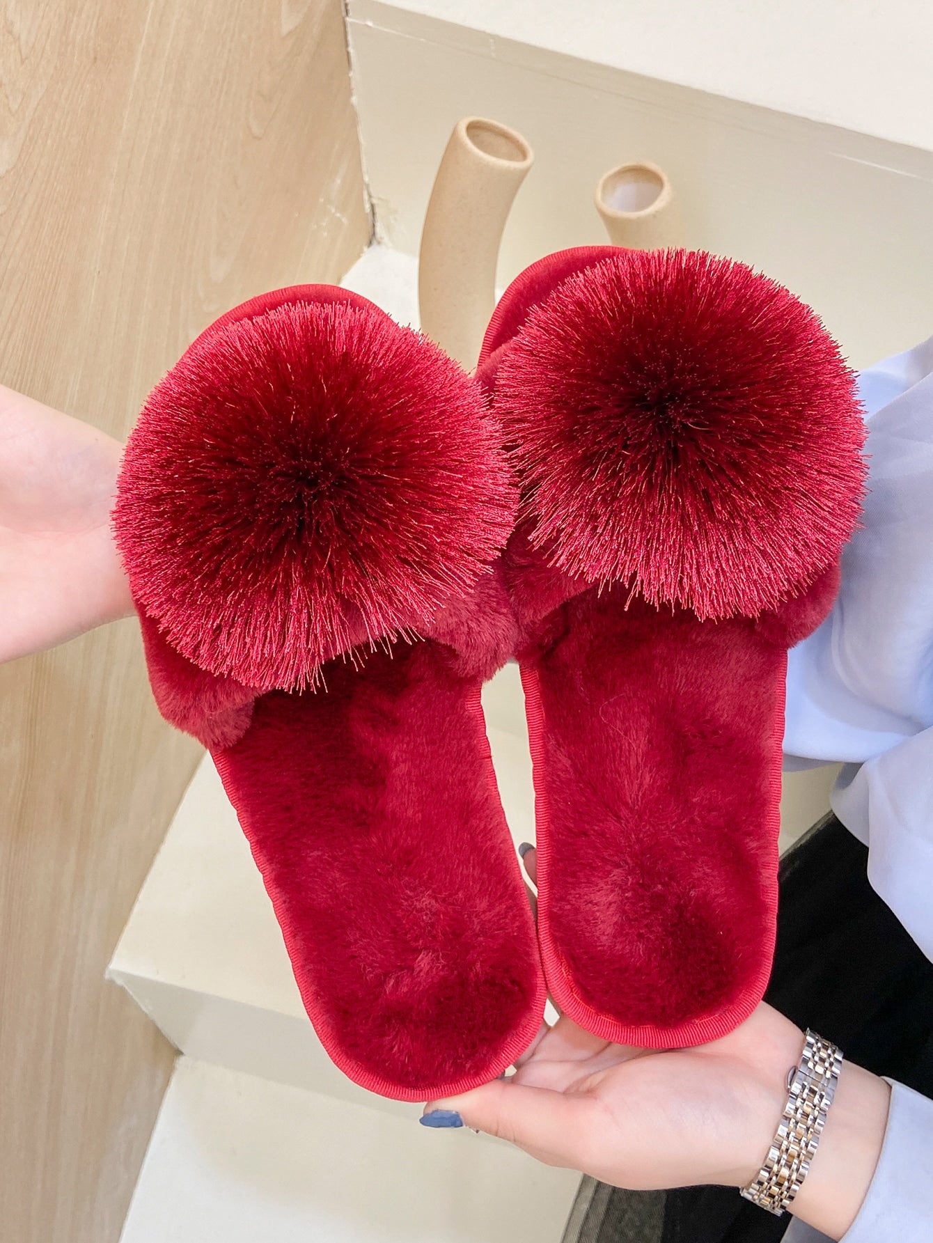 Kanwode Women's fashion slippers are anti-skid, comfortable, breathable and solid color indoor bathroom slippers are warm and winter shoes