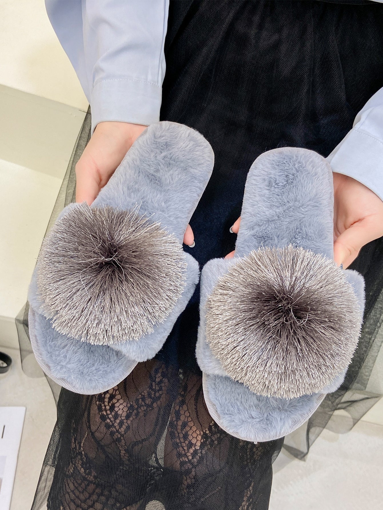 Kanwode Women's fashion slippers are anti-skid, comfortable, breathable and solid color indoor bathroom slippers are warm and winter shoes