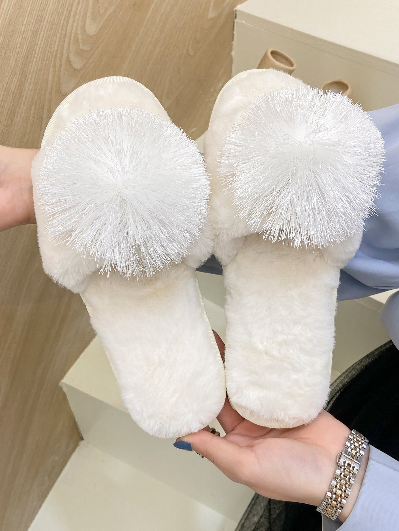 Kanwode Women's fashion slippers are anti-skid, comfortable, breathable and solid color indoor bathroom slippers are warm and winter shoes