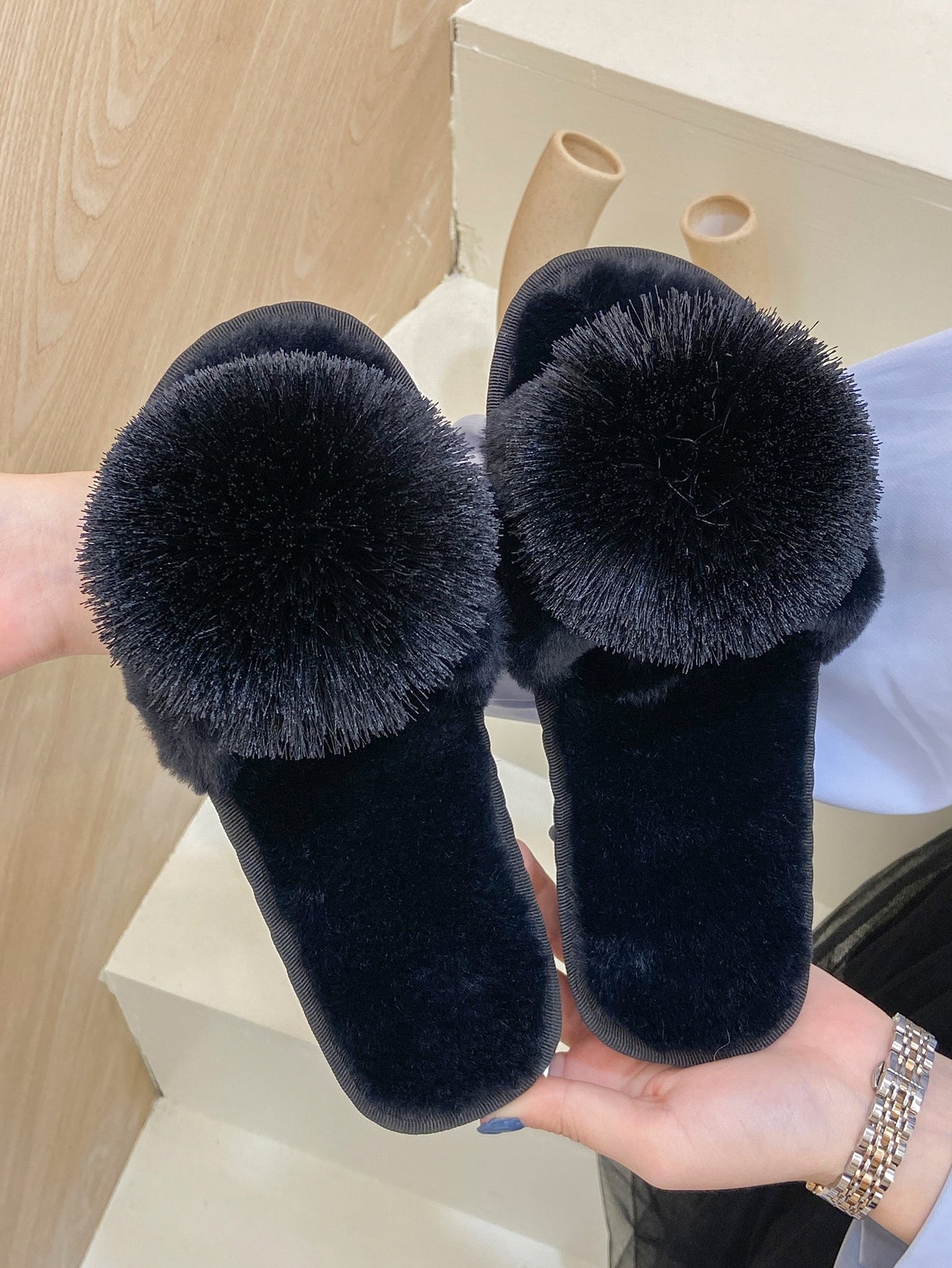 Kanwode Women's fashion slippers are anti-skid, comfortable, breathable and solid color indoor bathroom slippers are warm and winter shoes