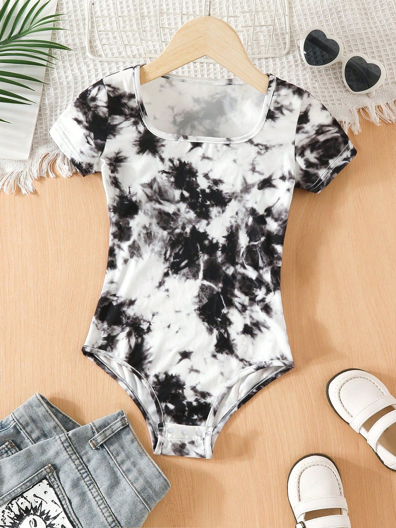 Tween Girl White Cow Printed Casual Cute Style Short Sleeve Bodysuit For Spring & Summer