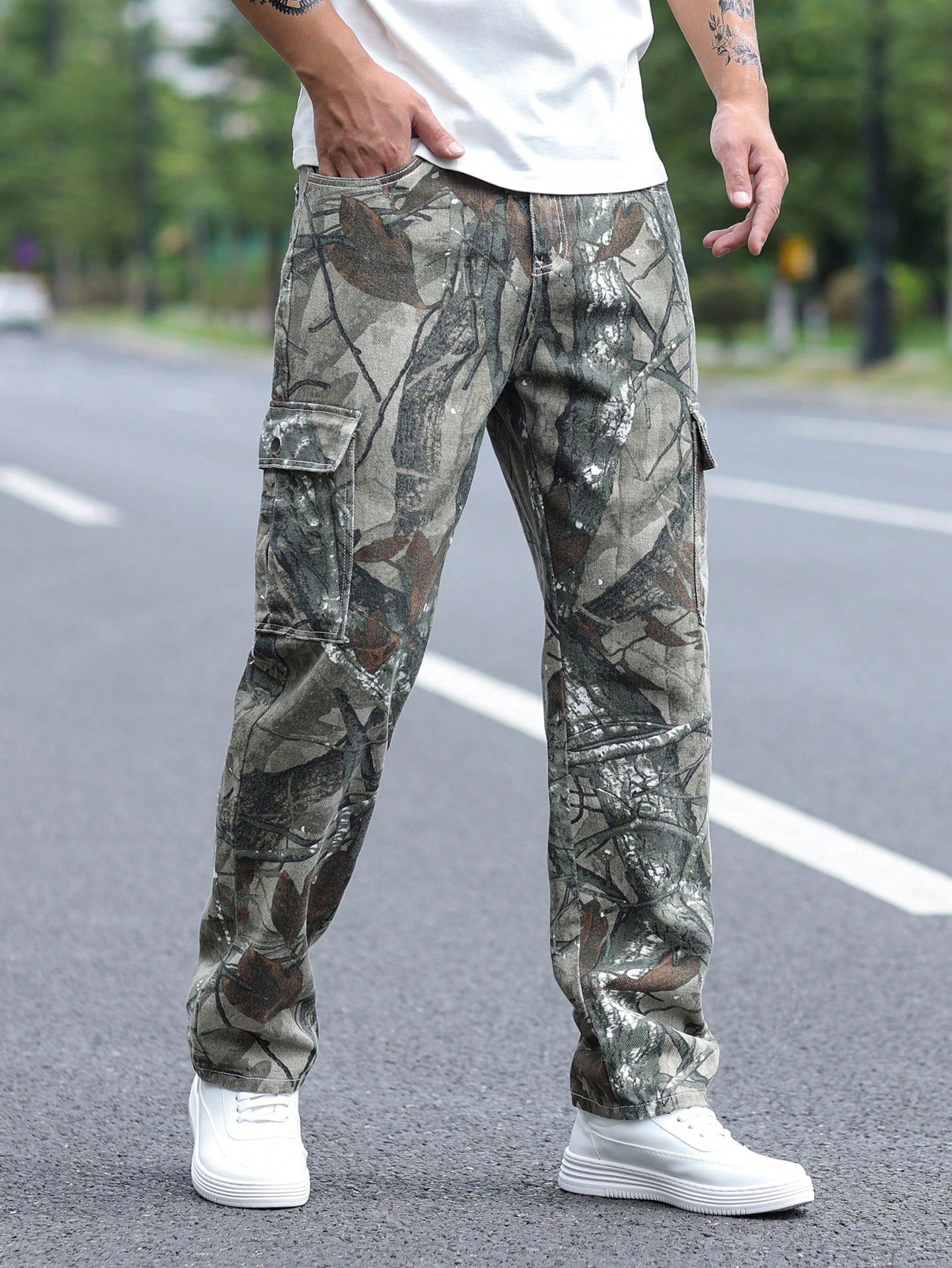 Men Allover Print Zipper Fly Cargo Jeans