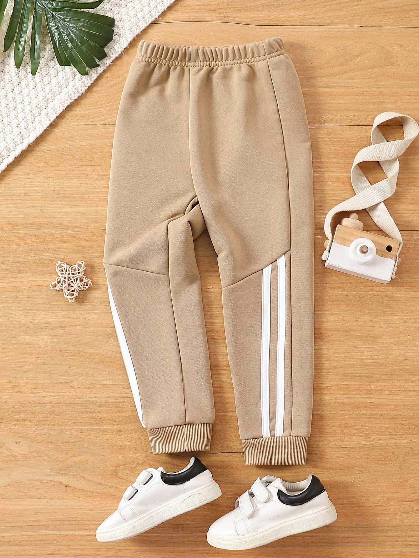 Young Boy Gray Striped Sports & Casual Fashionable Jogger Pants, Suitable For Summer And Autumn