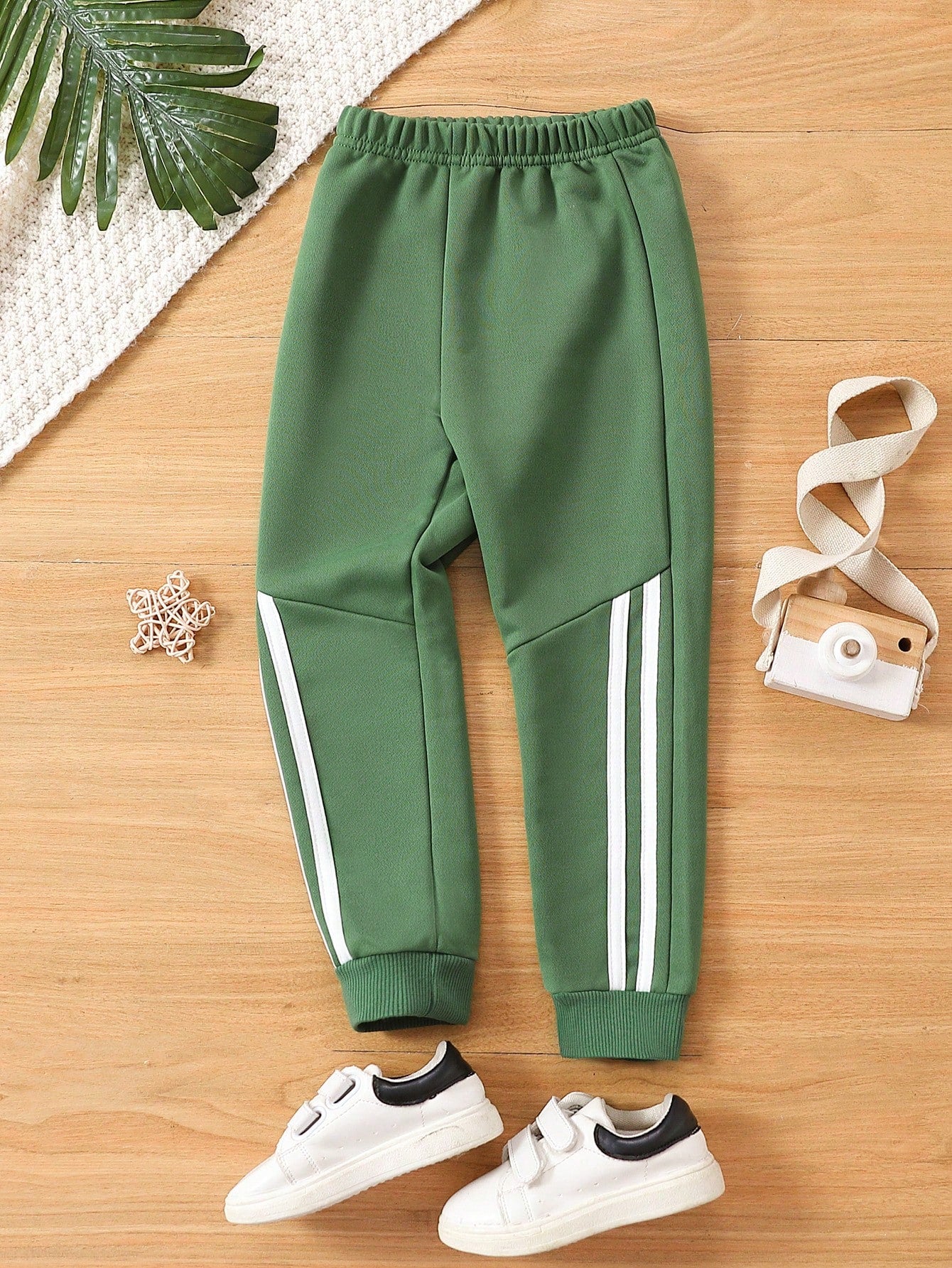 Young Boy Gray Striped Sports & Casual Fashionable Jogger Pants, Suitable For Summer And Autumn