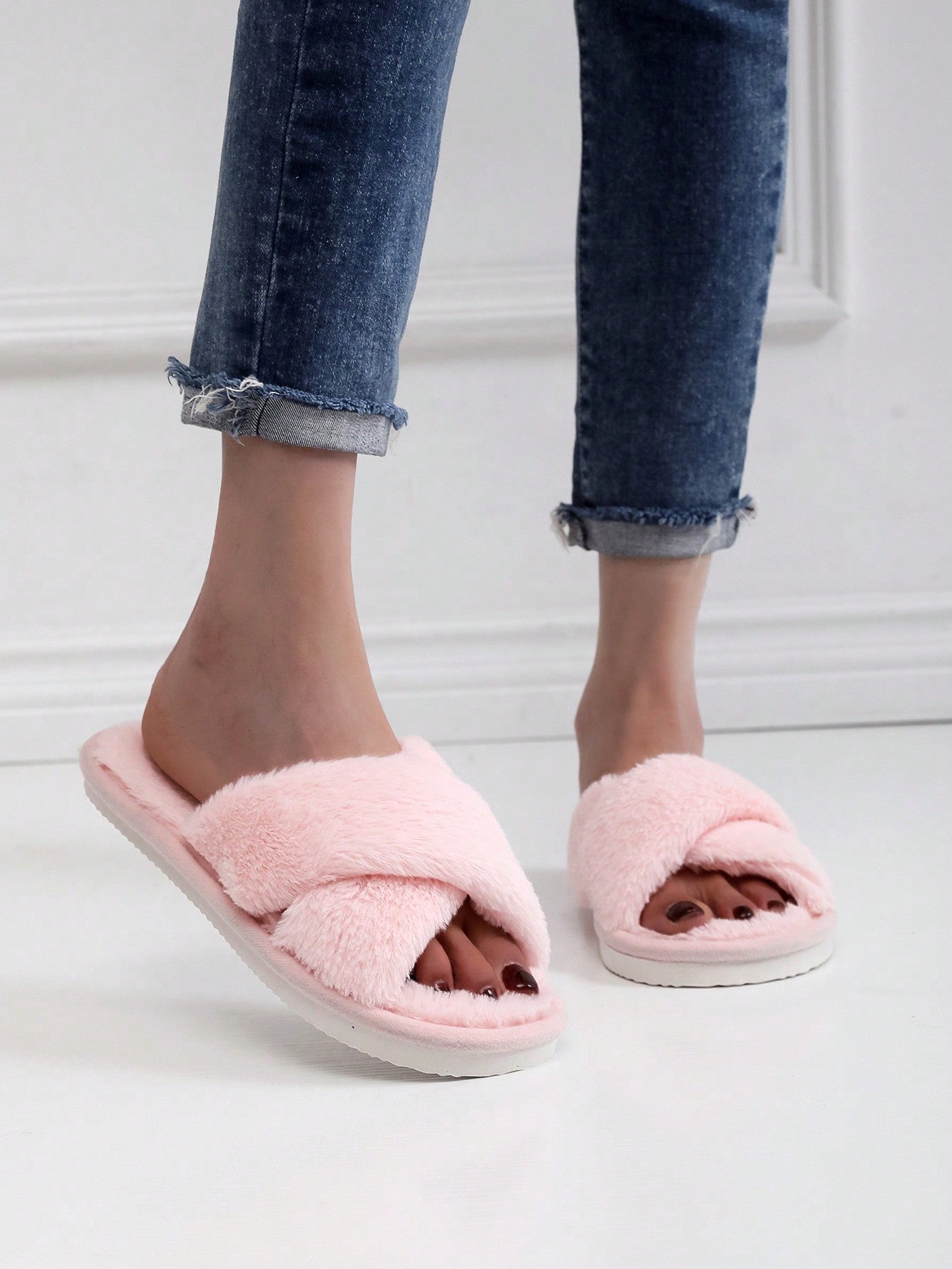 Fluffy Cross Slippers For Women, Silent Floor Indoor Slippers, Toe-Out All-Season Slippers (Can Be Worn Outside)