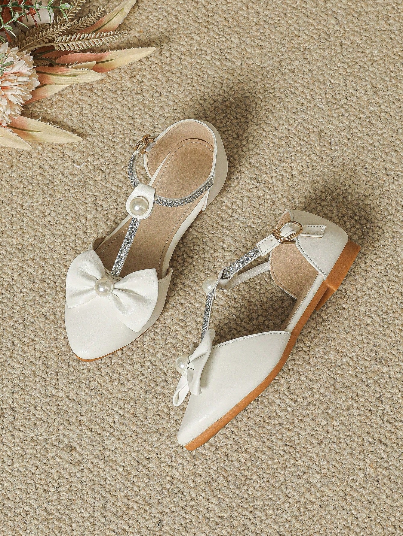 Kids' Flat Shoes For Girls, White With Fashionable Pearls For Parties