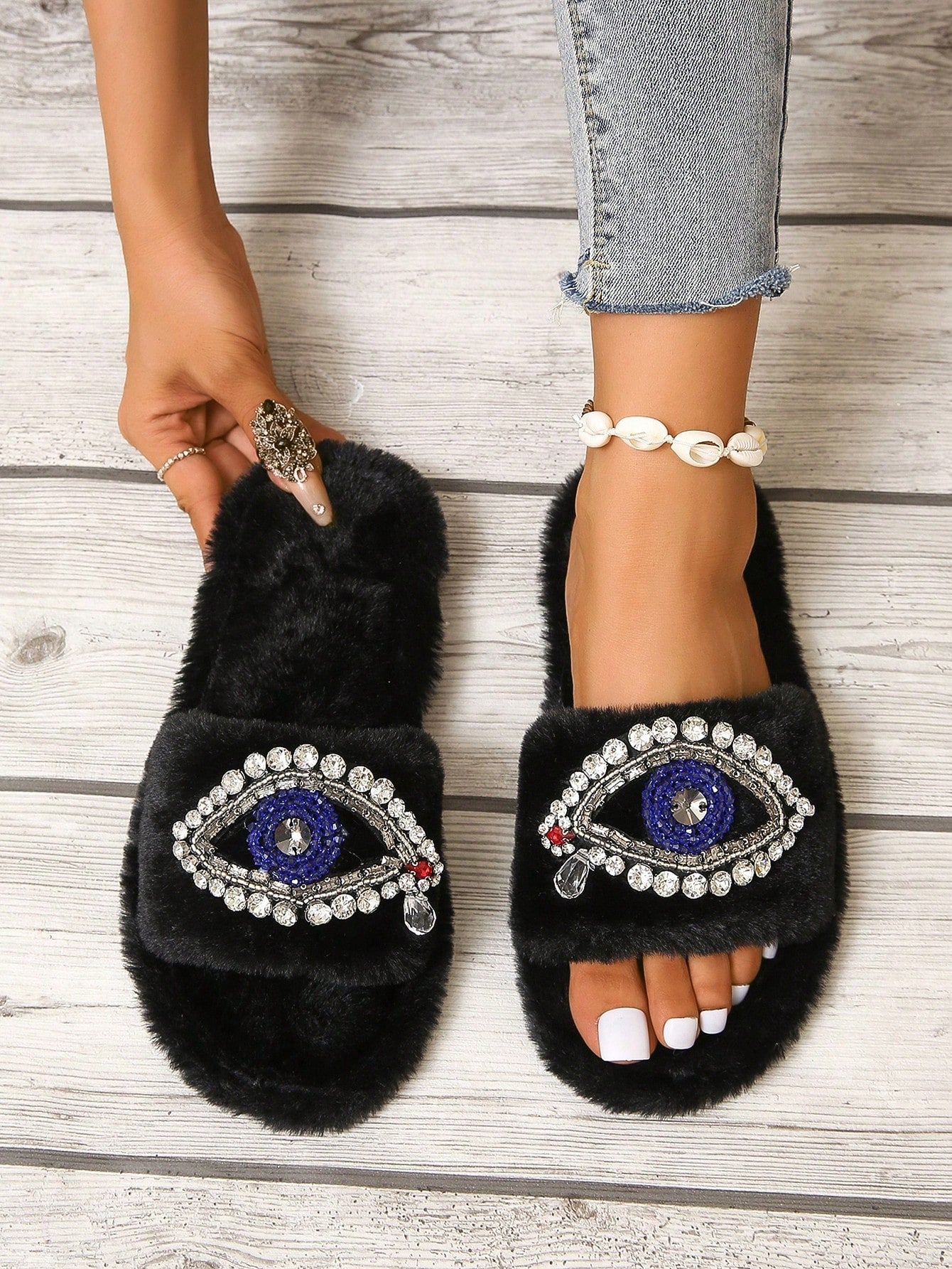 Women Rhinestone Decor Fuzzy Home Slippers, Fashion Beige Bedroom Slippers