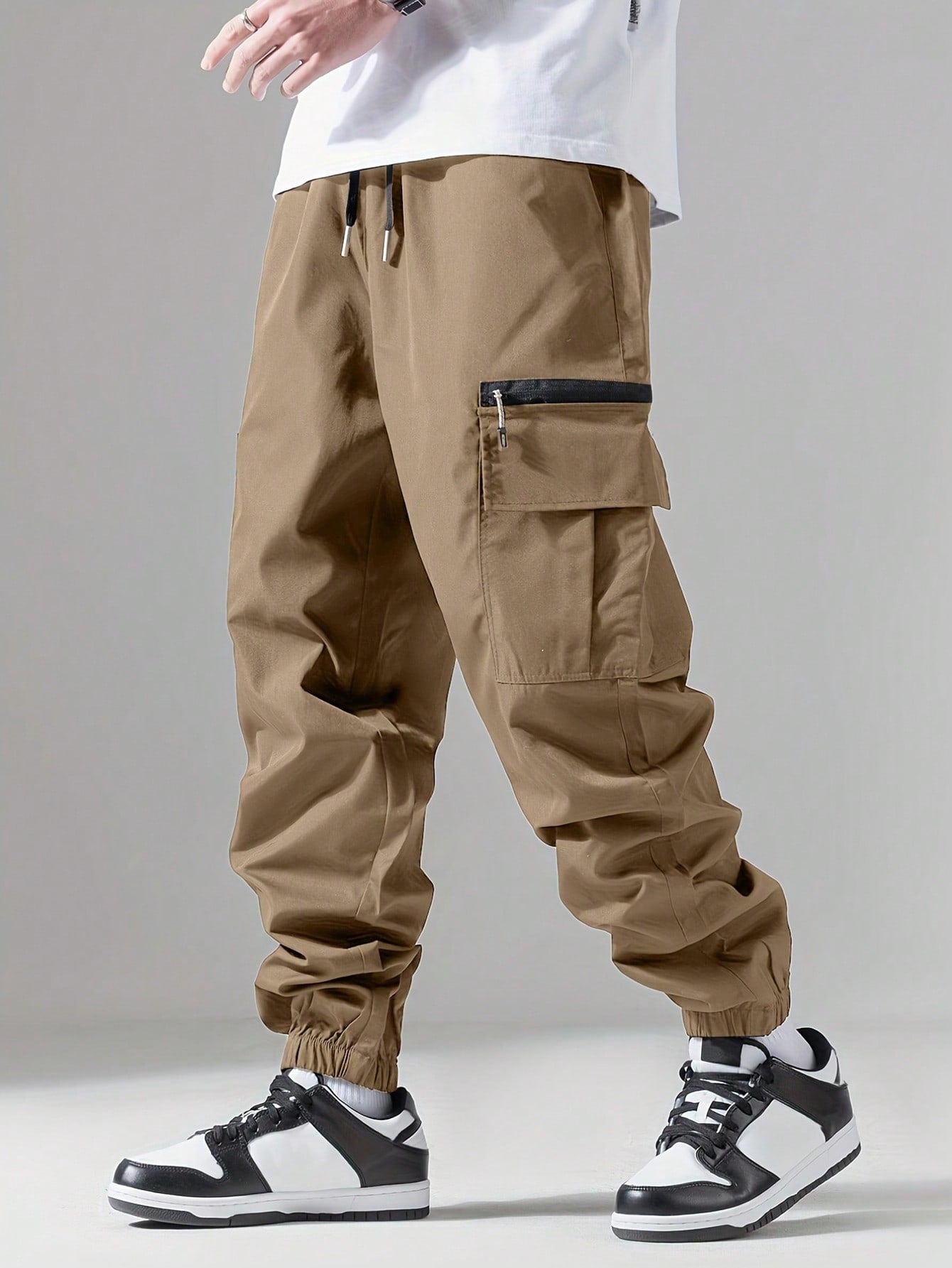 Men Flap Pocket Side Drawstring Waist Cargo Pants