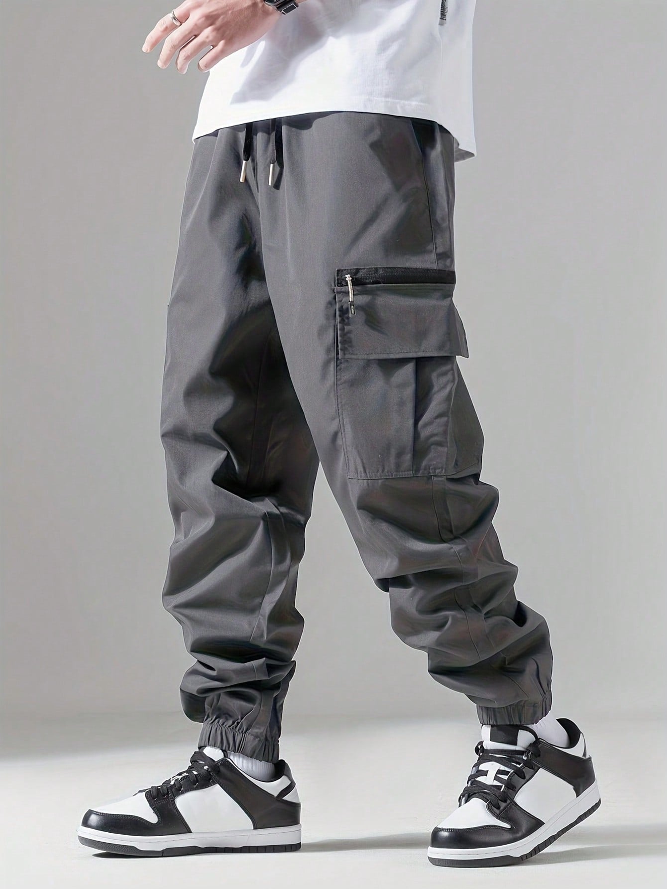 Men Flap Pocket Side Drawstring Waist Cargo Pants