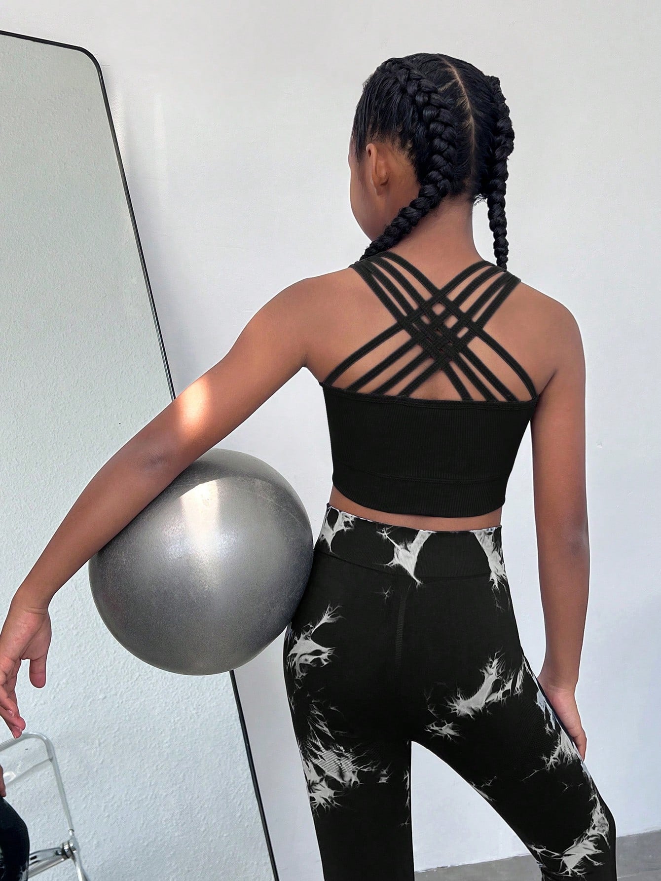 Tween Girl Solid Criss Cross Back Sports Tank Top