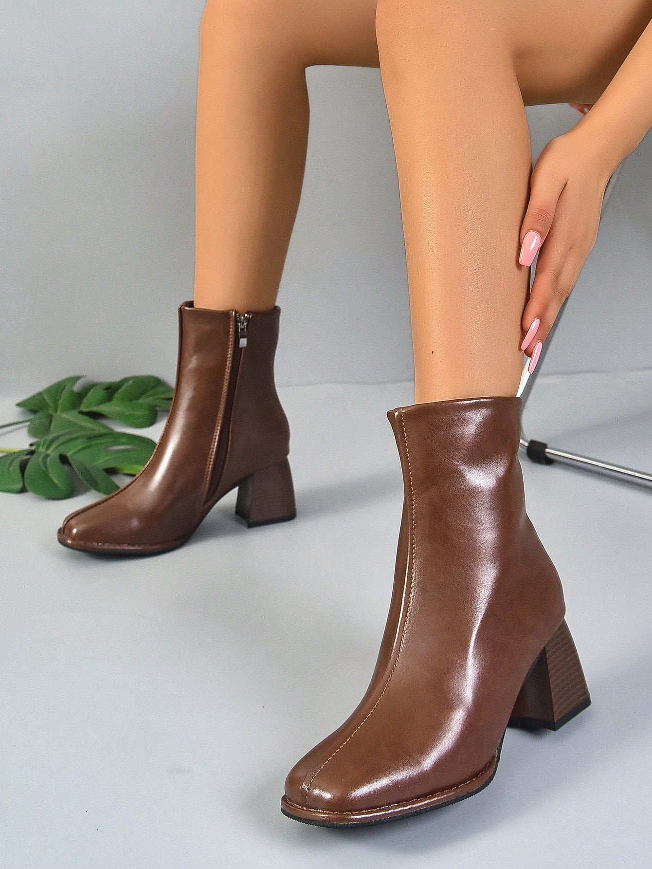 Ladies' Fashionable Light-weight Comfortable Brown Boots