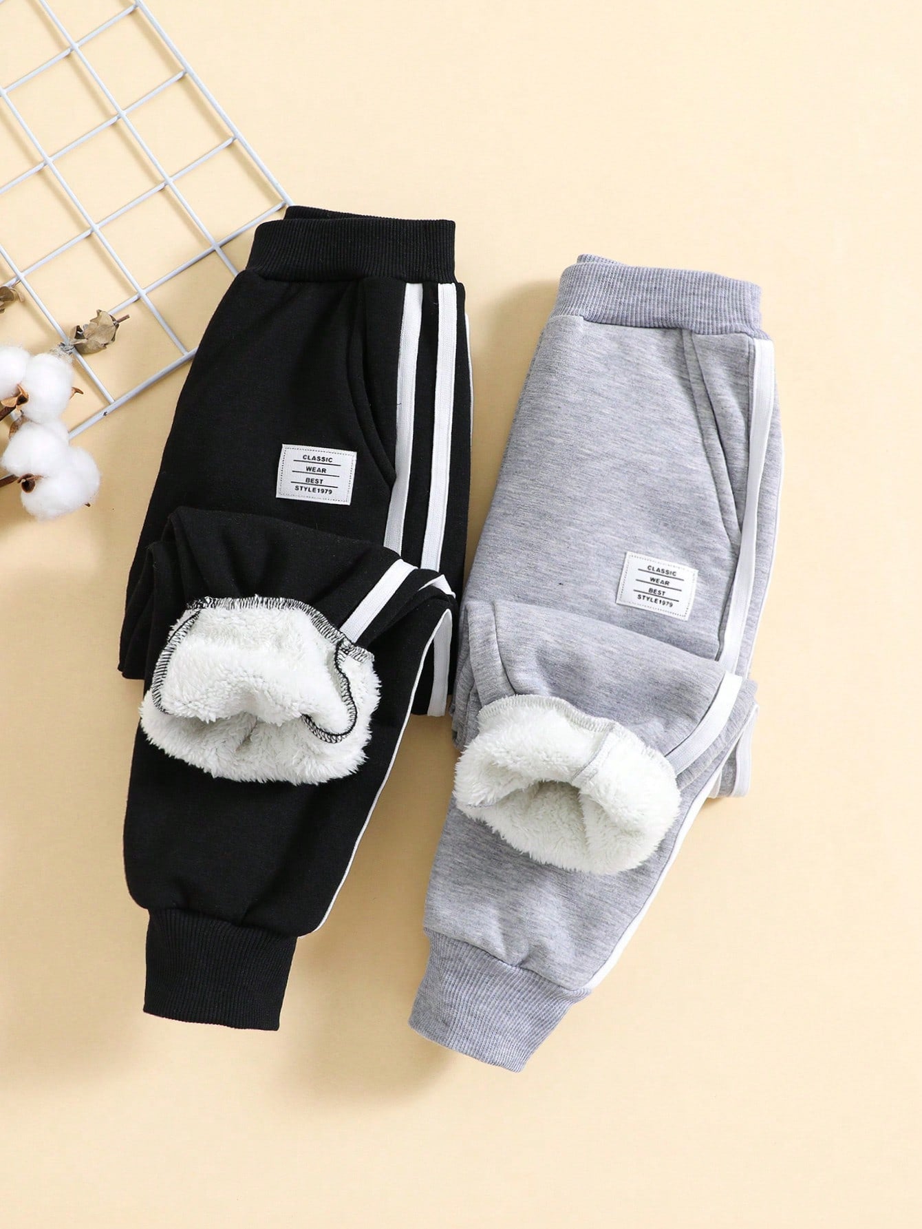 Young Boy 2pcs Letter Patched Detail Contrast Tape Thermal Sweatpants