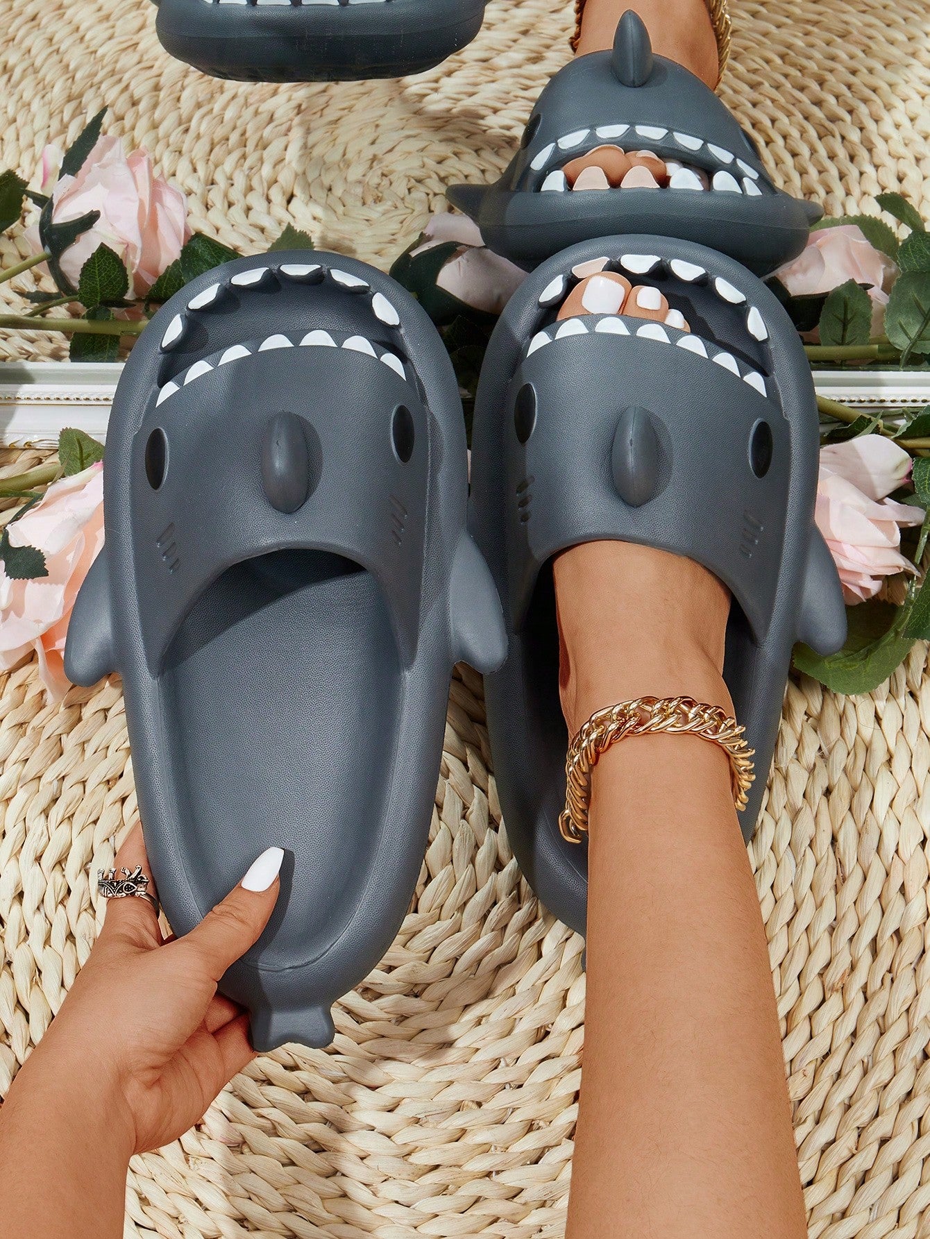 New Fun Shark Thick-Soled Beach Slippers Women's Flat Slippers