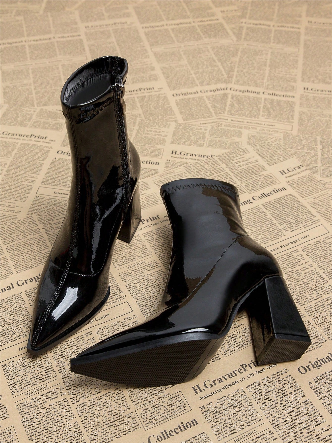 2023 Autumn And Winter New Simple Ladies Elegant Black Boots Thick Heels High Heels Pointed Toe Women's Boots Fashion Short Boots