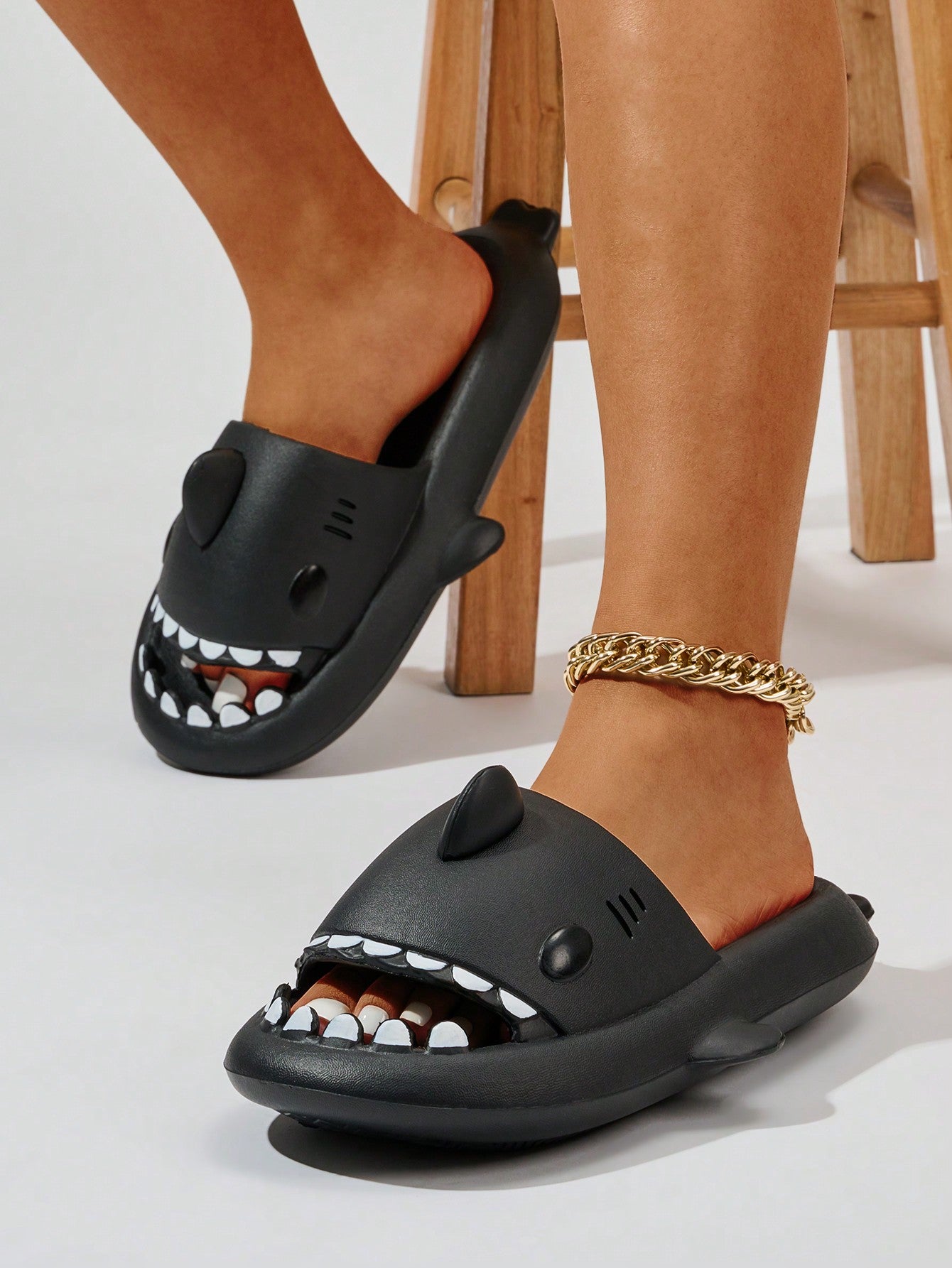 Fashionable And Fun Shark Shaped Slides Thick-Soled Plastic Slippers For Women