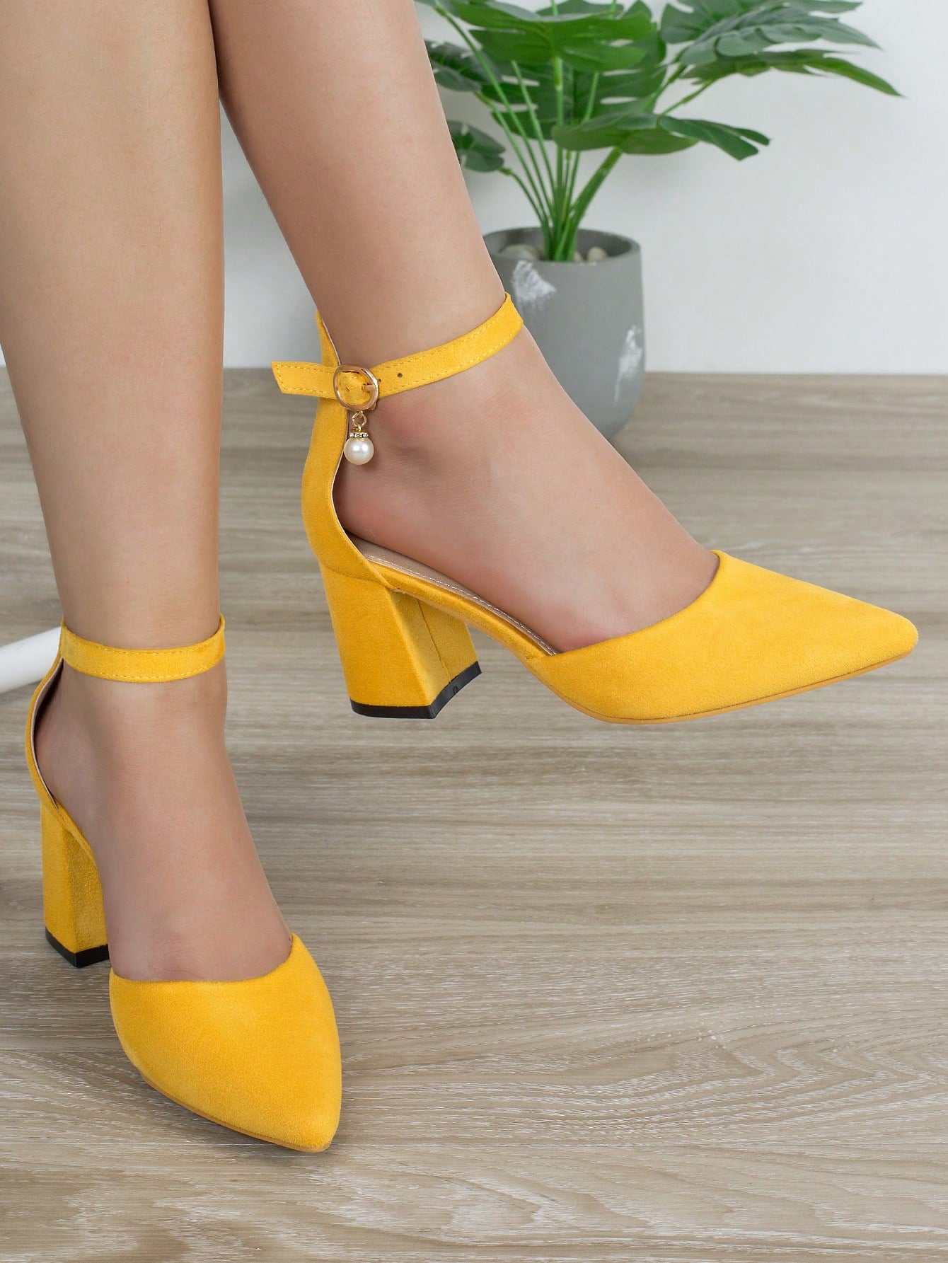 Fashionable Chunky Heels Pointed Toe Hollow Out Women's Shoes