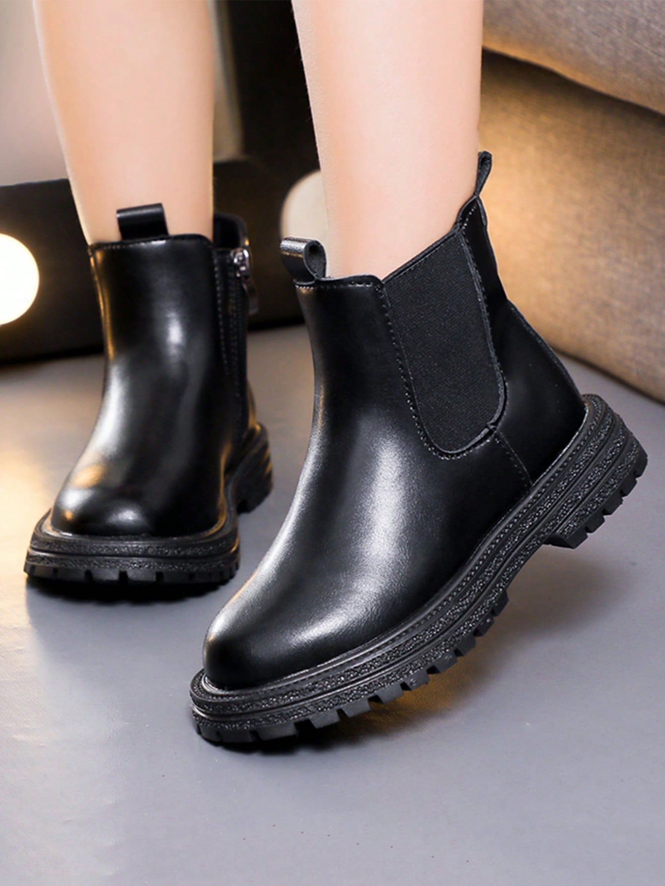 A Pair Of Simple And Versatile Black Chelsea Boots For Girls