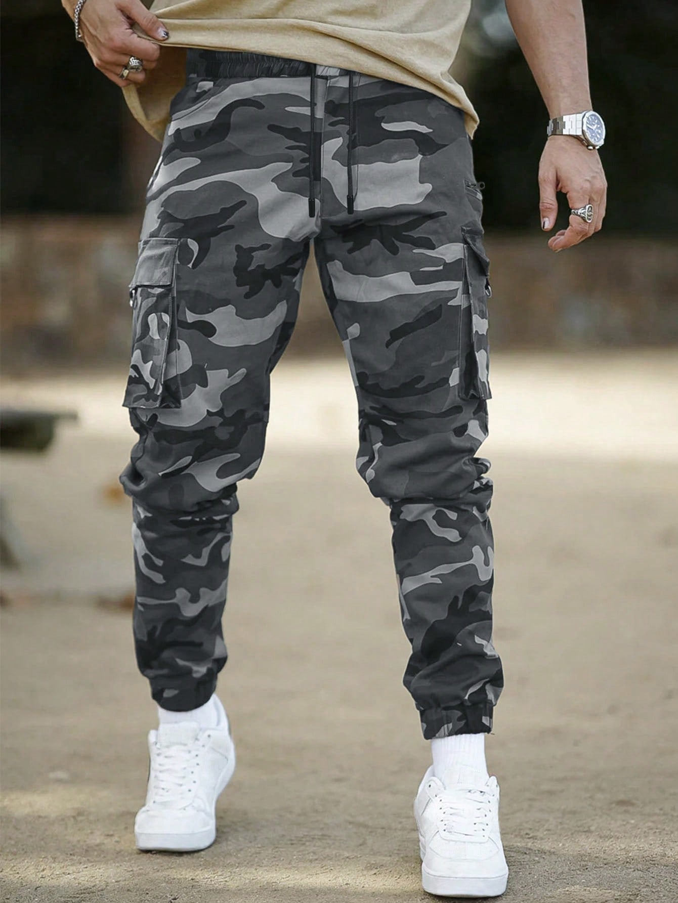 Men Camo Print Flap Pocket Cargo Pants