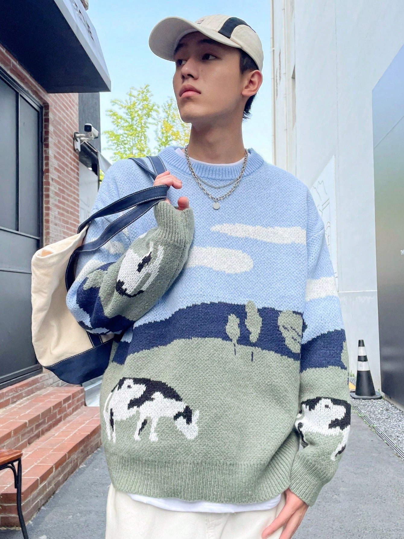 Men Tree Cloud Pattern Sweater , Drop Shoulder Baggy Crew Neck Long Sleeve Pullover , Graphic Cow Color Block Light Blue Vacation Friends