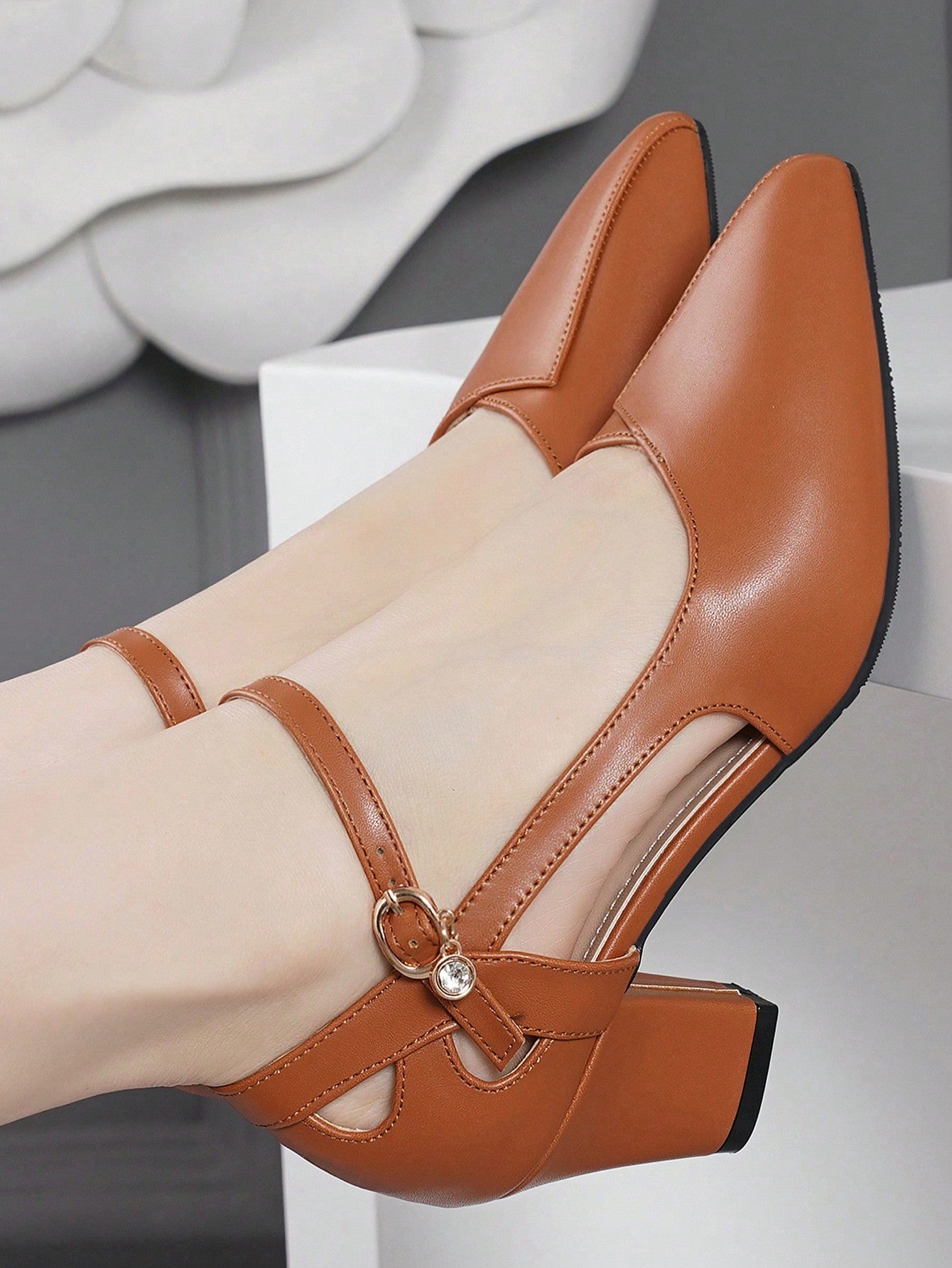 Women's High Heels Women's 2023 New Thin-Heeled Elegant Lady Pointed-Toe Fashion Sandals Thick-Heeled Open-Toe Belt After Hollow High-Heeled Shoes