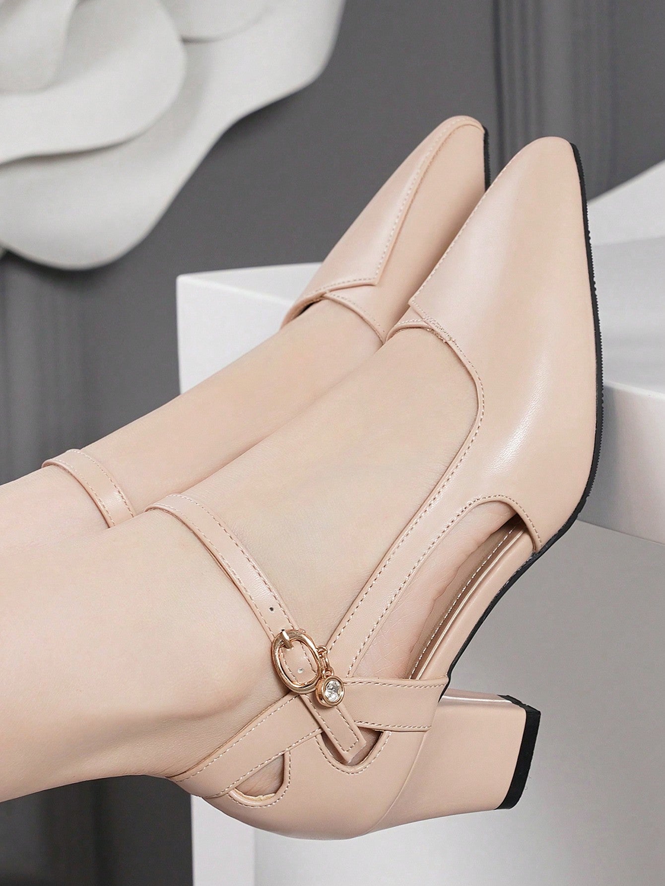 Women's High Heels Women's 2023 New Thin-Heeled Elegant Lady Pointed-Toe Fashion Sandals Thick-Heeled Open-Toe Belt After Hollow High-Heeled Shoes