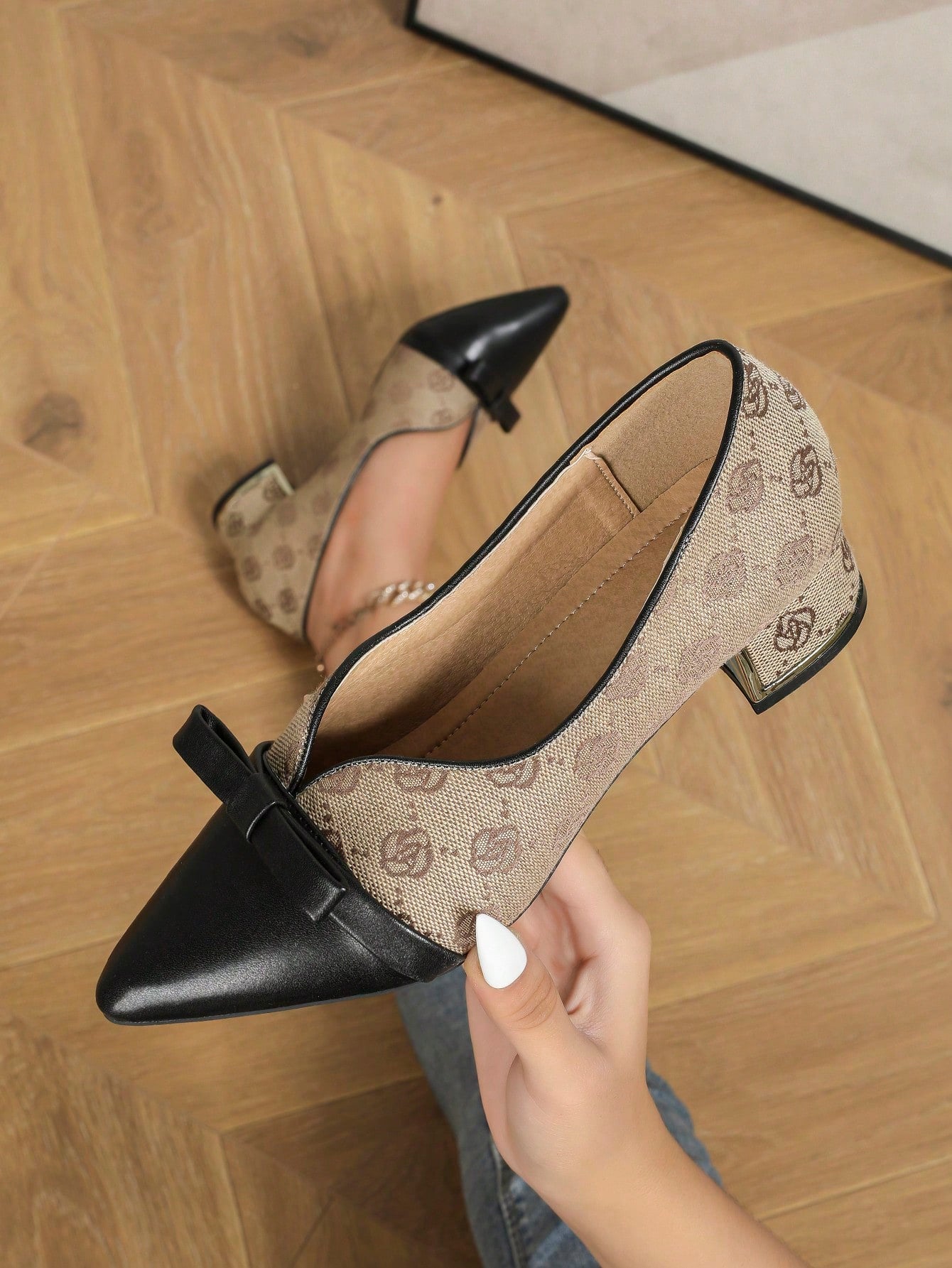 New Arrival High-end Pointed Toe Mules Shoes For Women With Chunky Heels Metal Buckle Ankle Straps